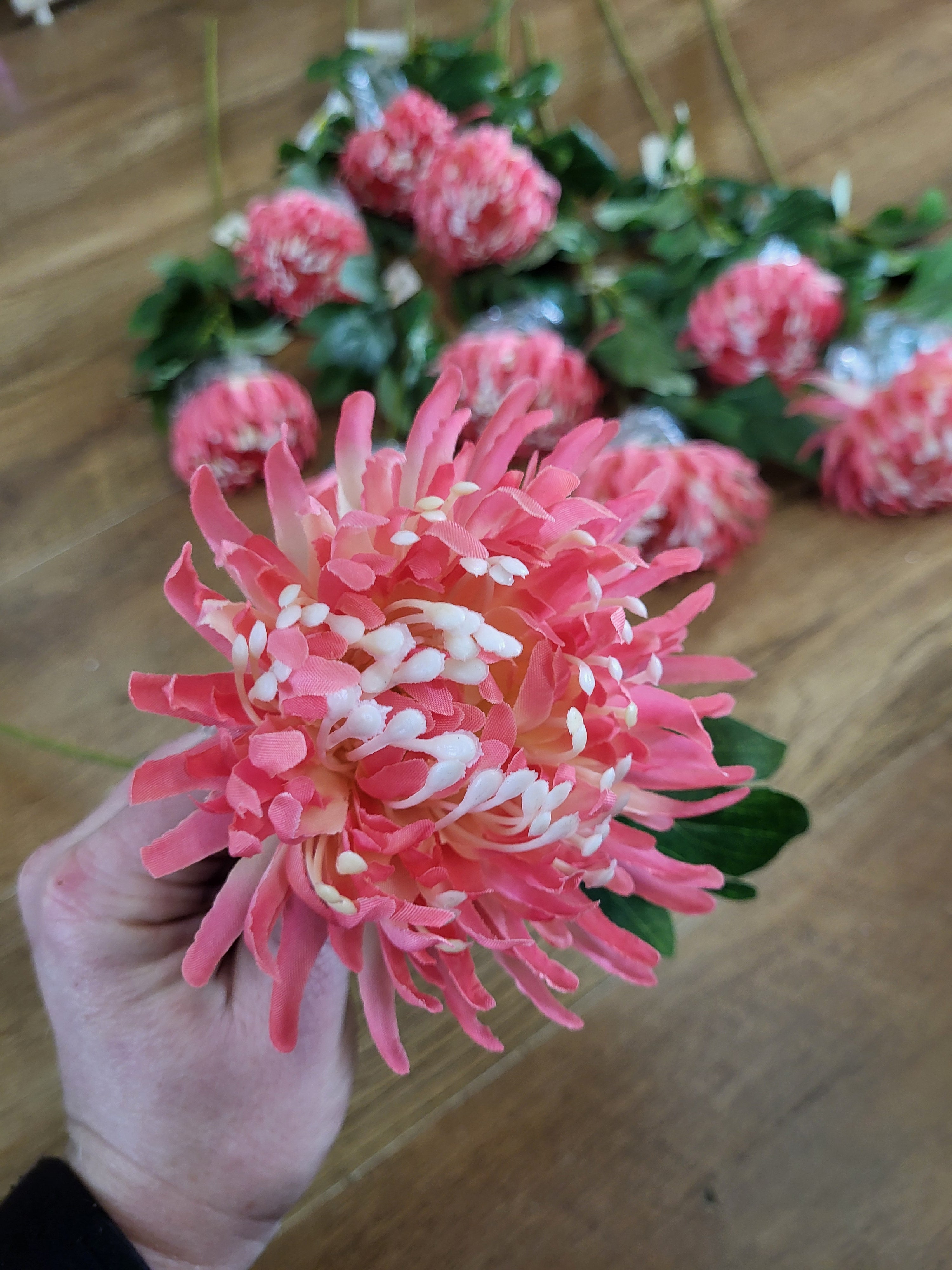 Bundle of 10 long stem pink chrysanthemum image 0