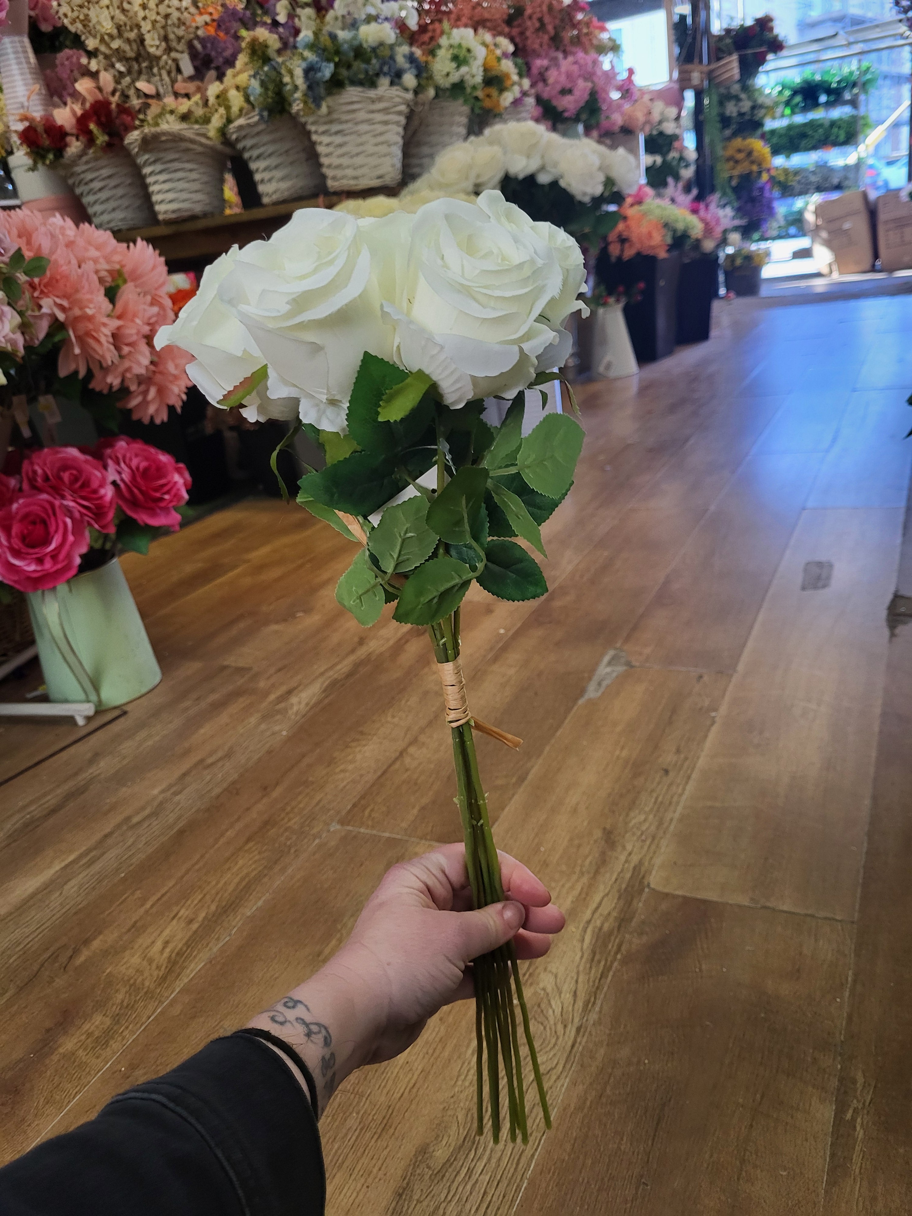 5 bunches of hand tied bundles of 7 ivory long stem roses image 3