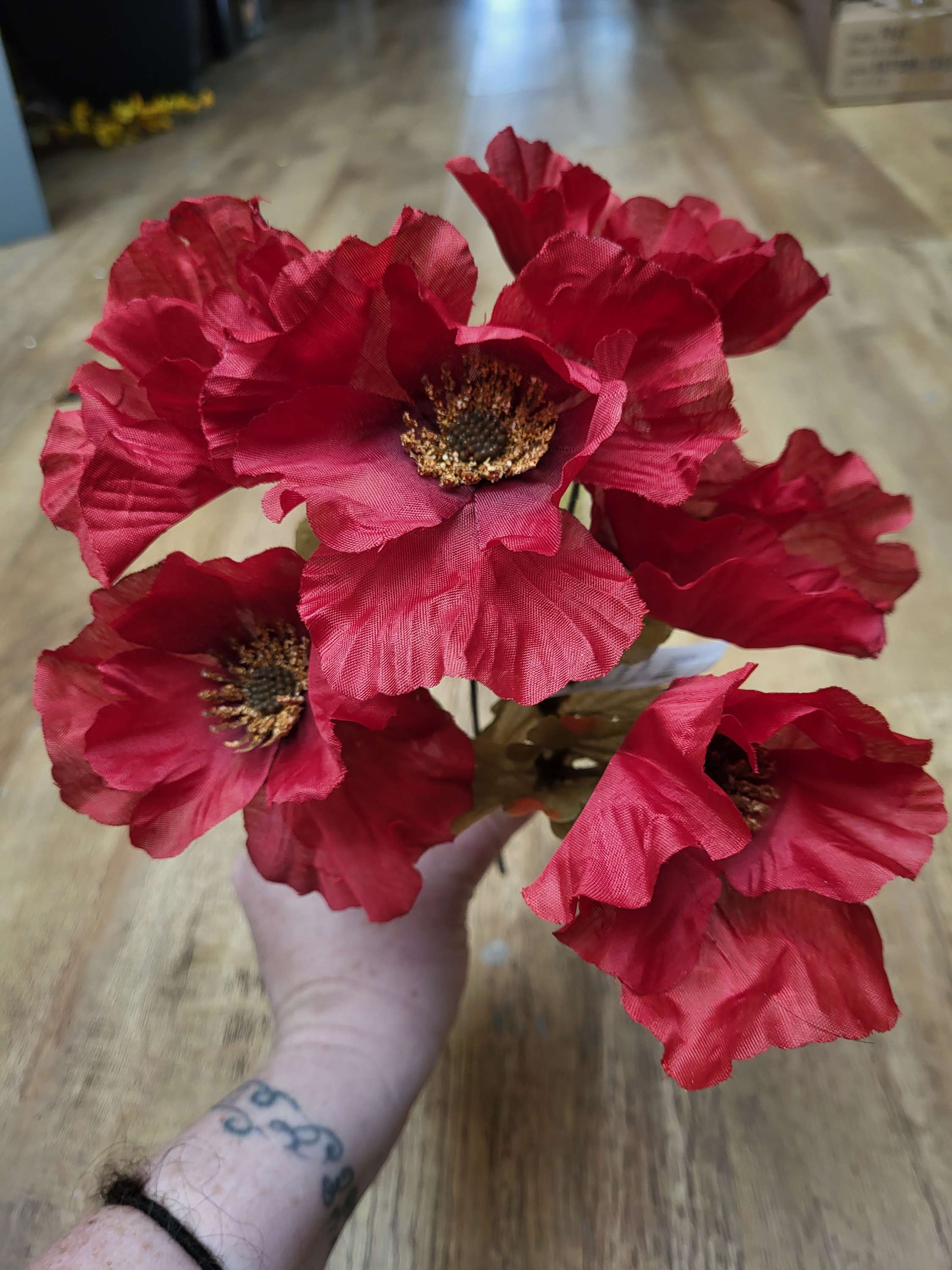 Autumnal red poppy bunch  image 2