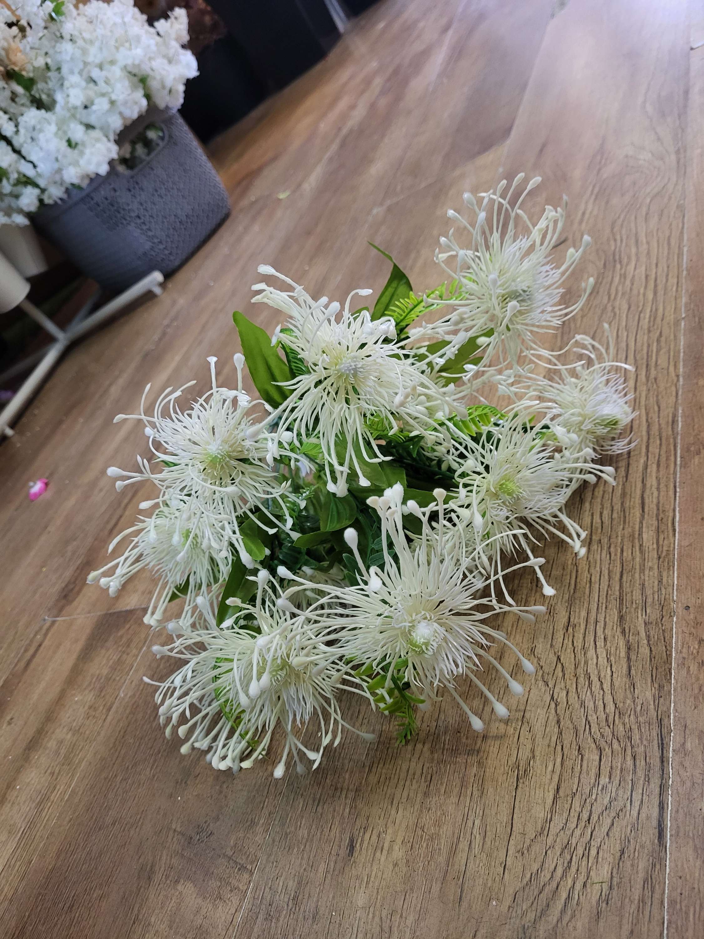 Large 12 headed white protea bunch image 1