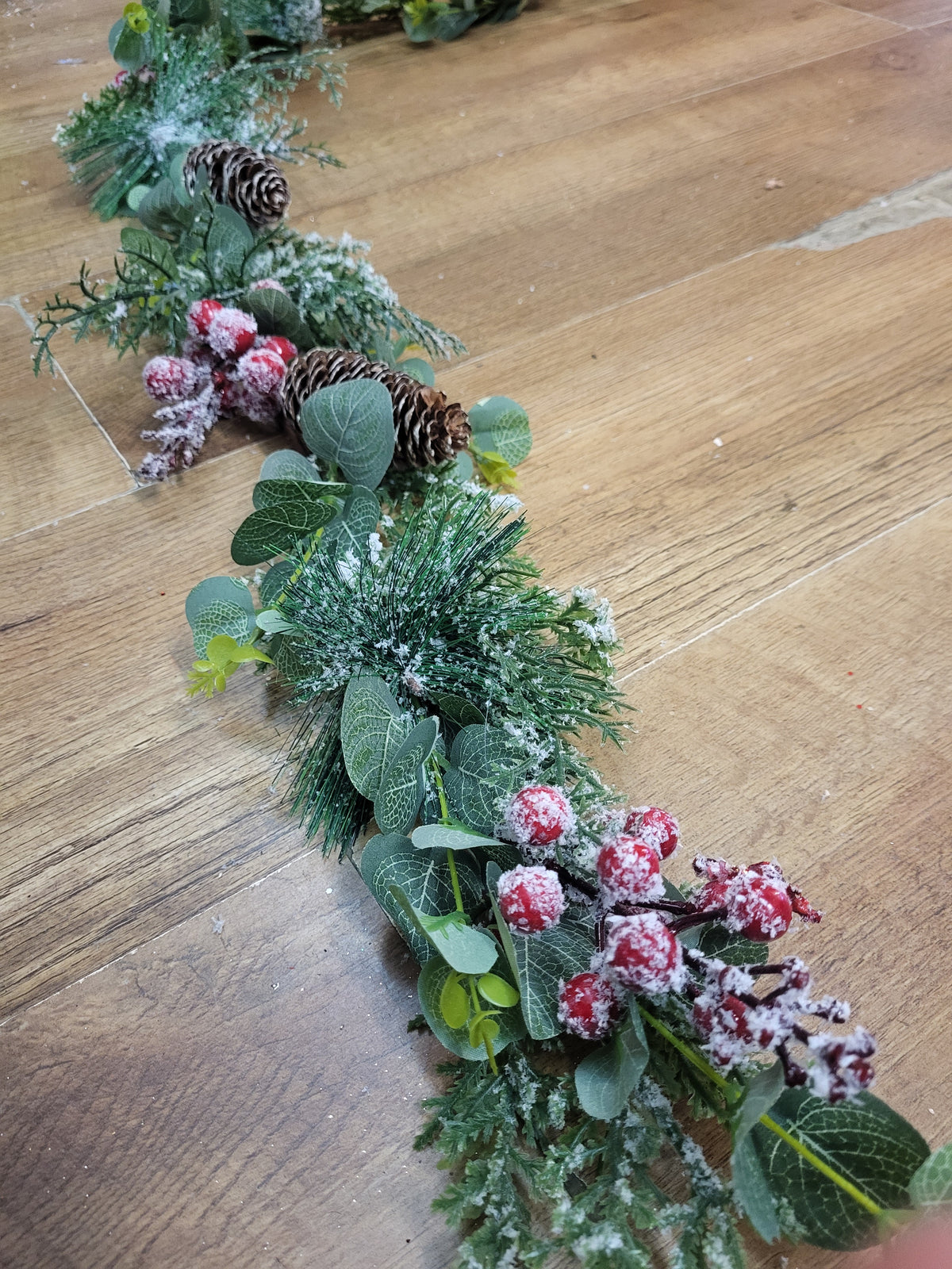 160cm Snowy cones, berries and foliage garland image 1