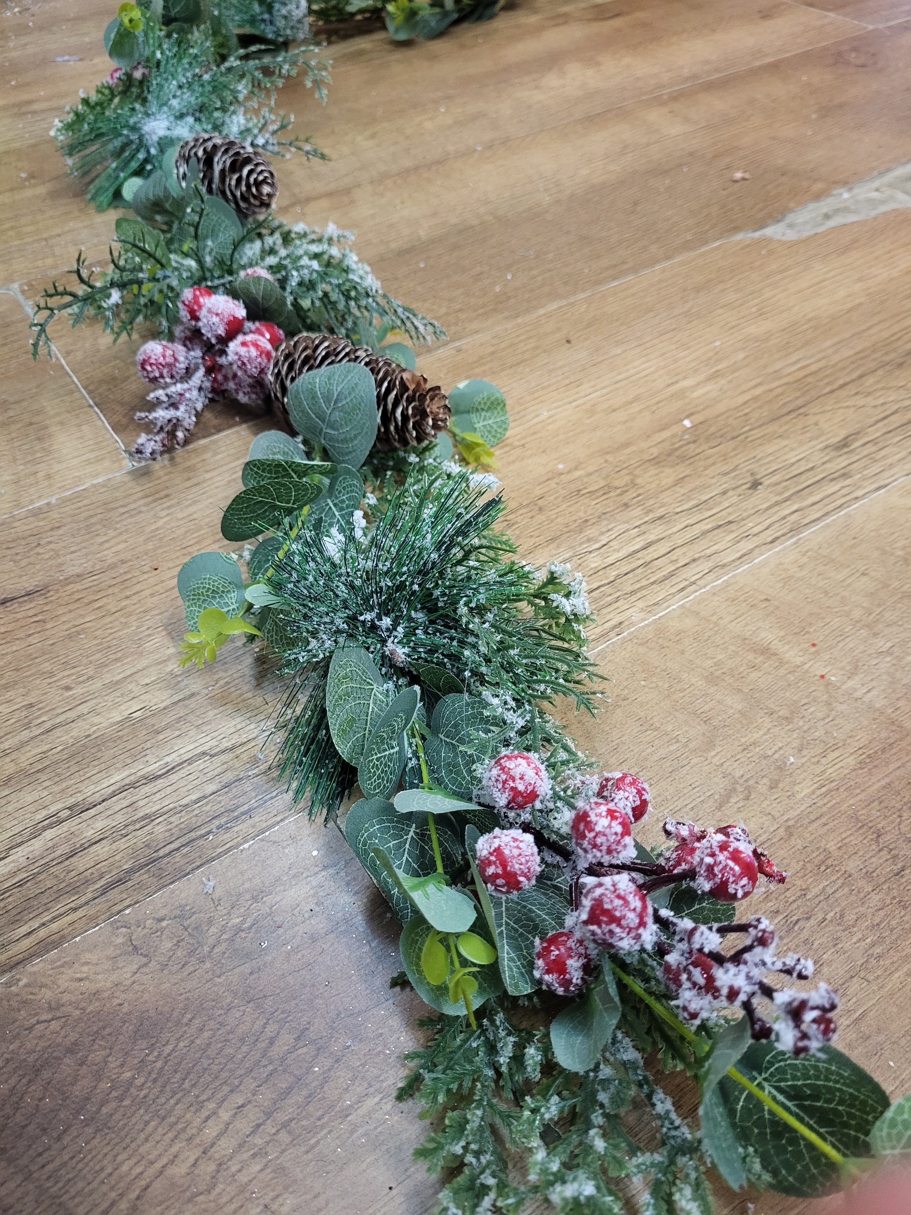 160cm Snowy cones, berries and foliage garland image 1