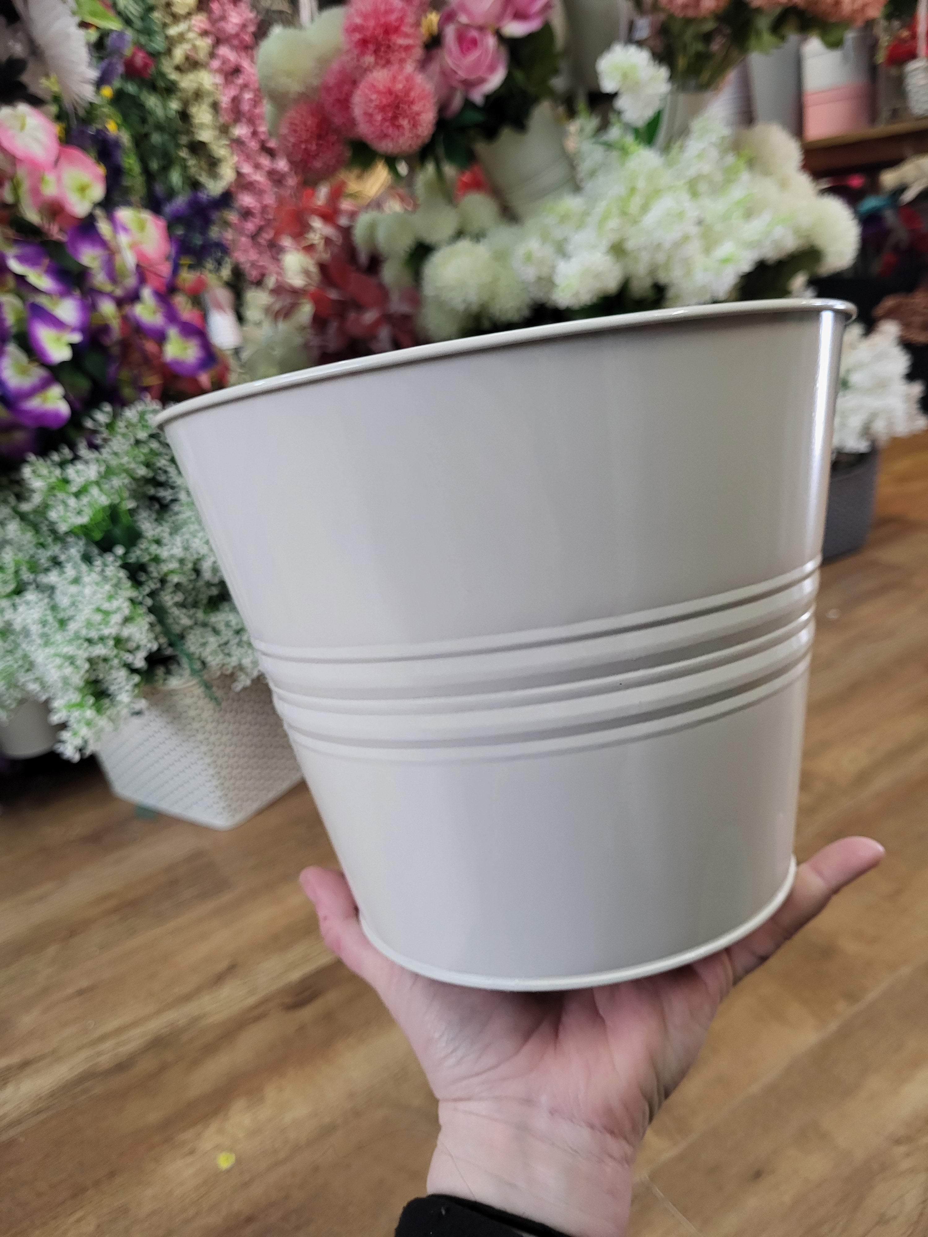 Metal pot - 2 colours available - 22.5x18.5x16cm image 3