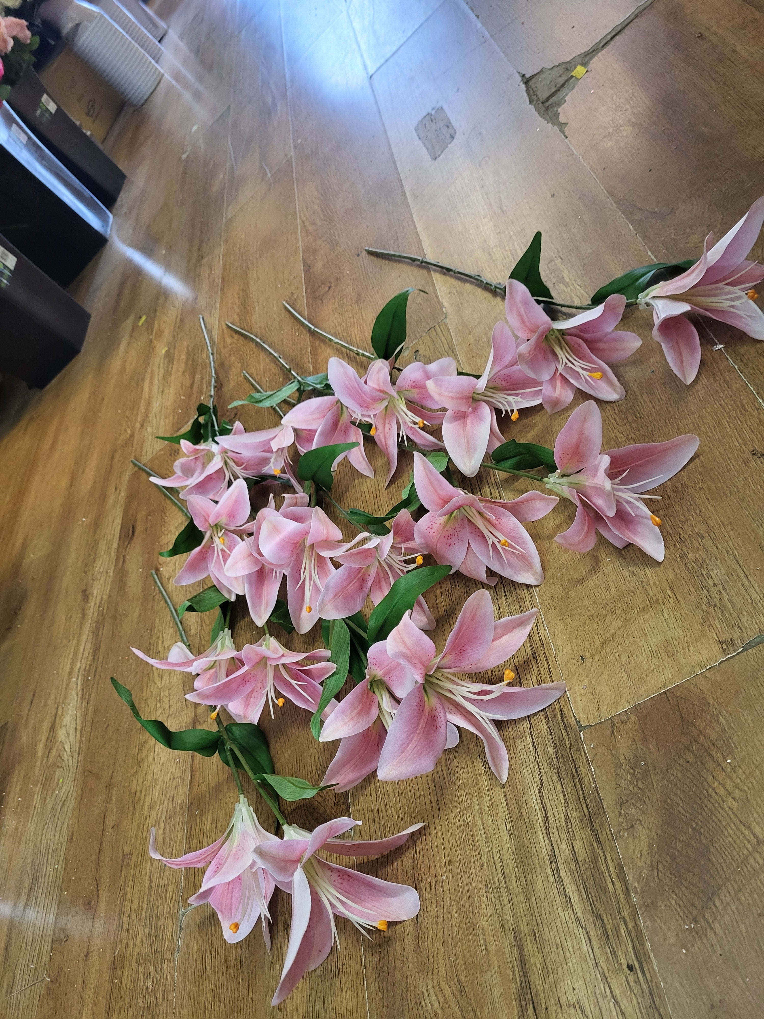 Bundle of 10 Long stem pink lily sprays image 1