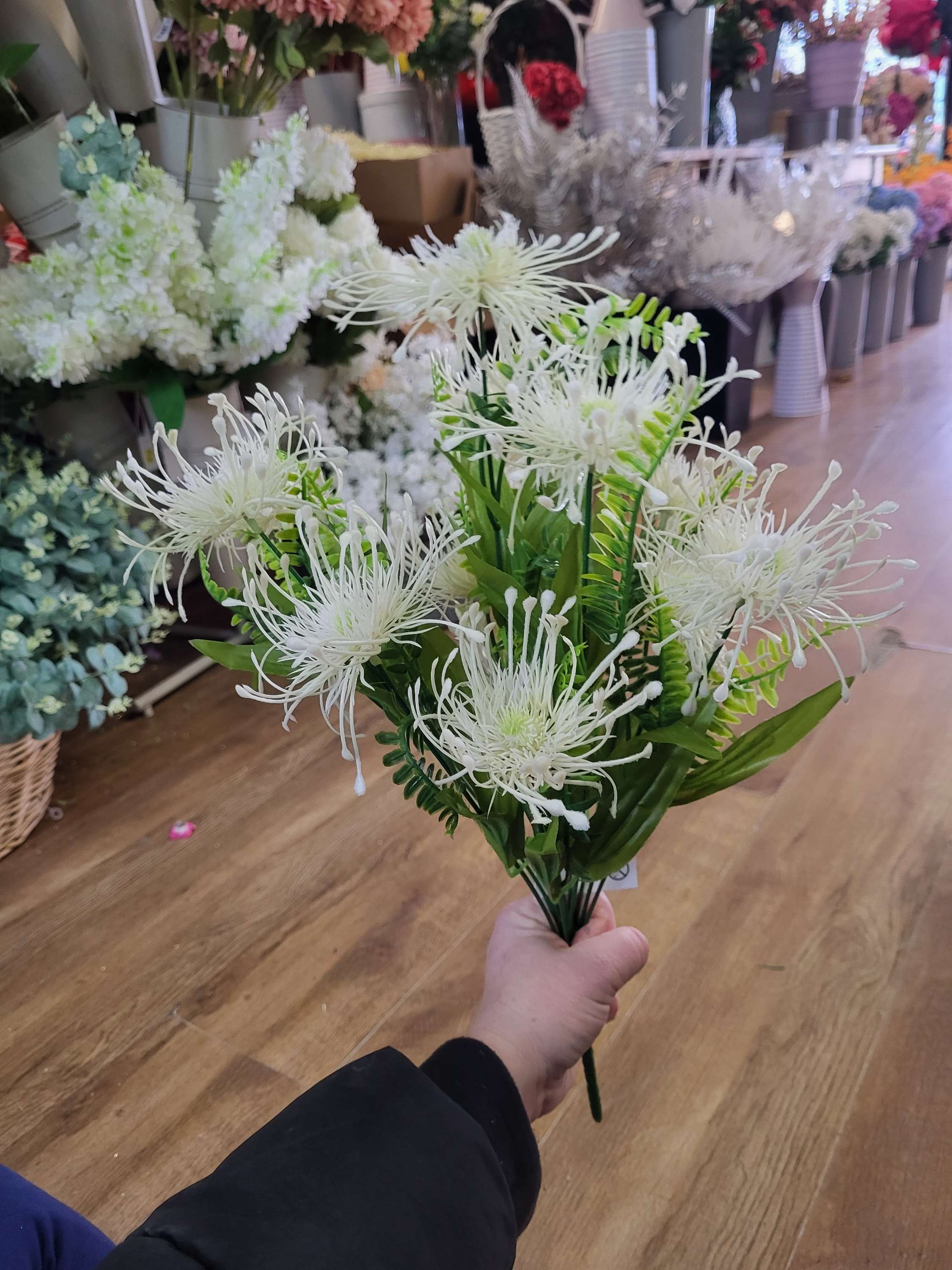 Large 12 headed white protea bunch image 2