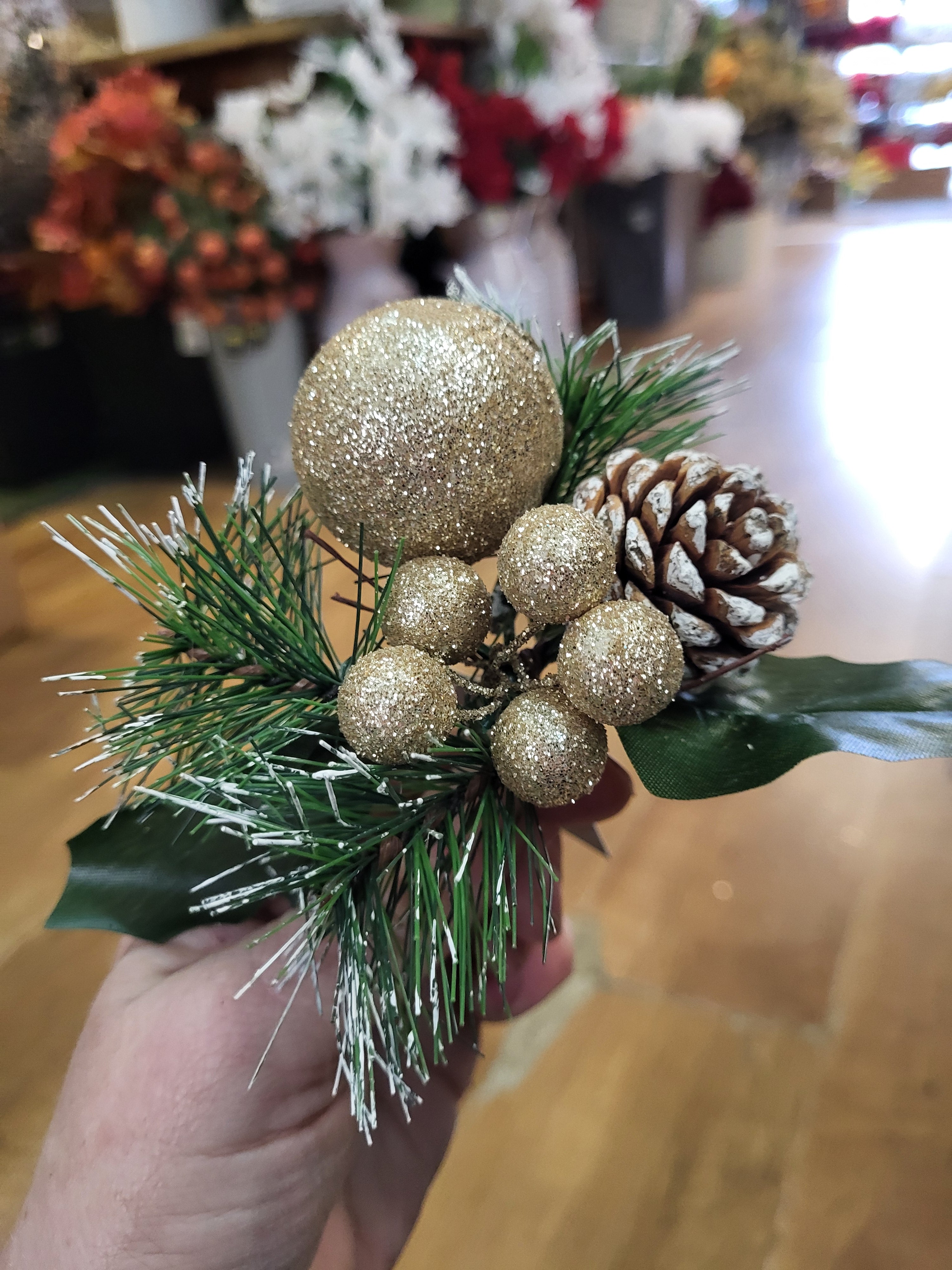 Gold glitter balls pick  image 0