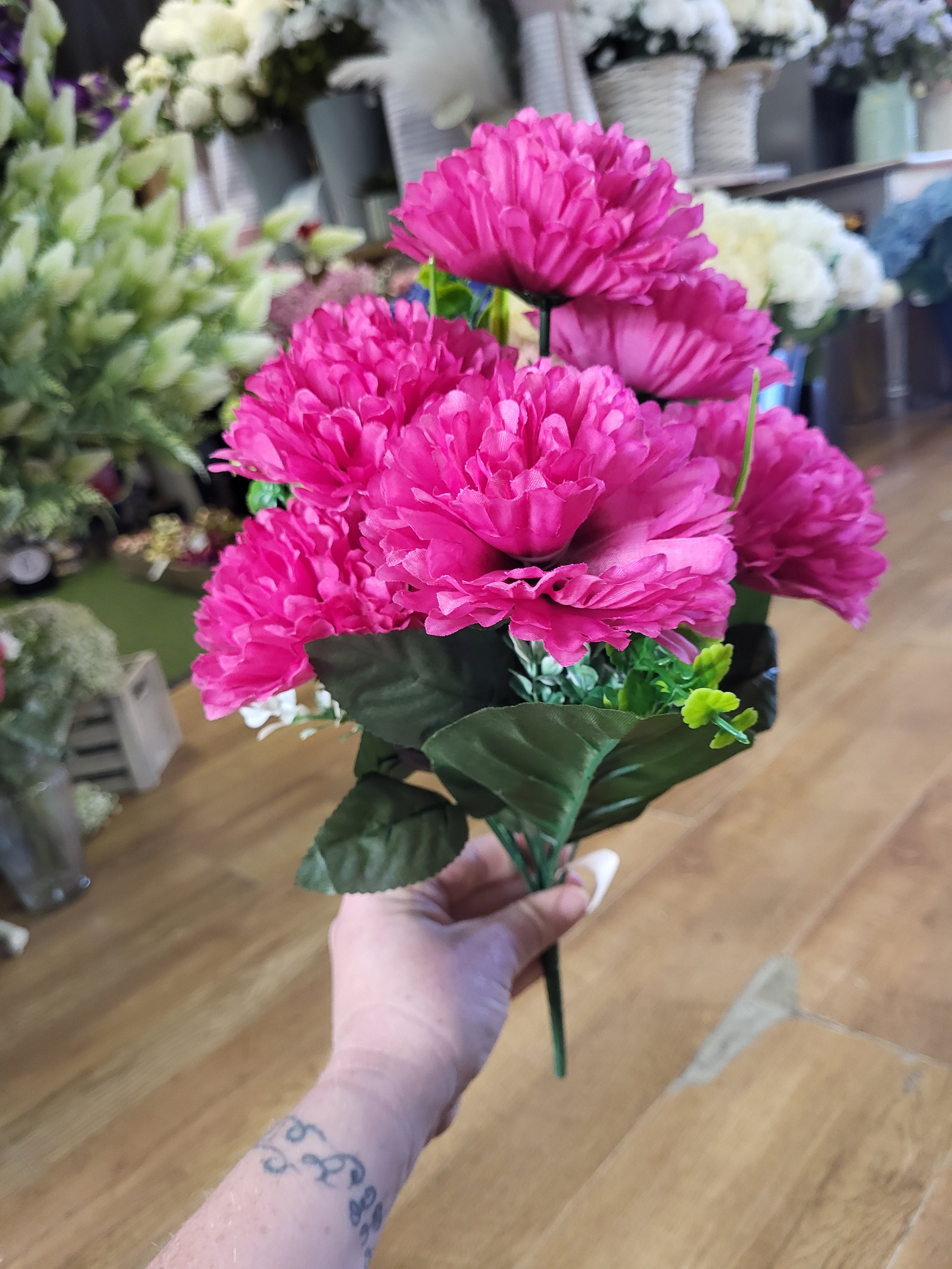 Large carnation bunch - 3 colours available image 2