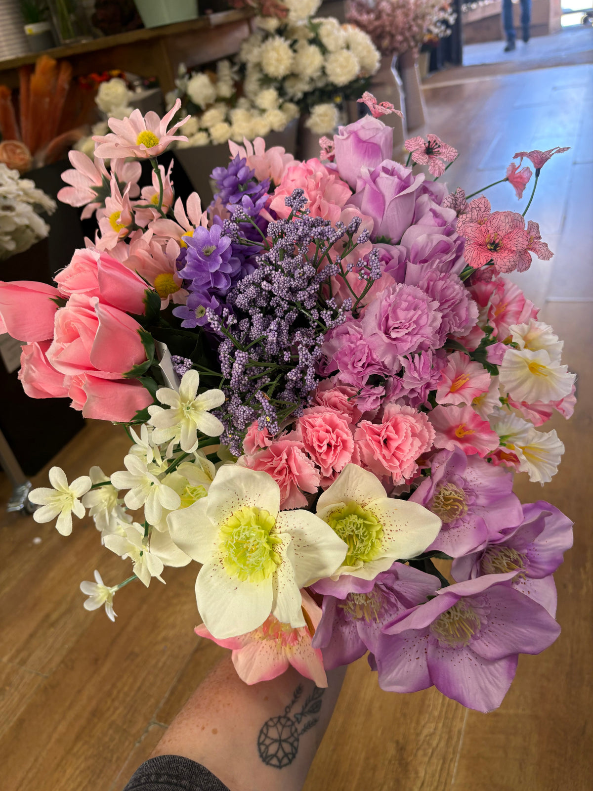 Box 7 - 20 bunches of flowers/foliage