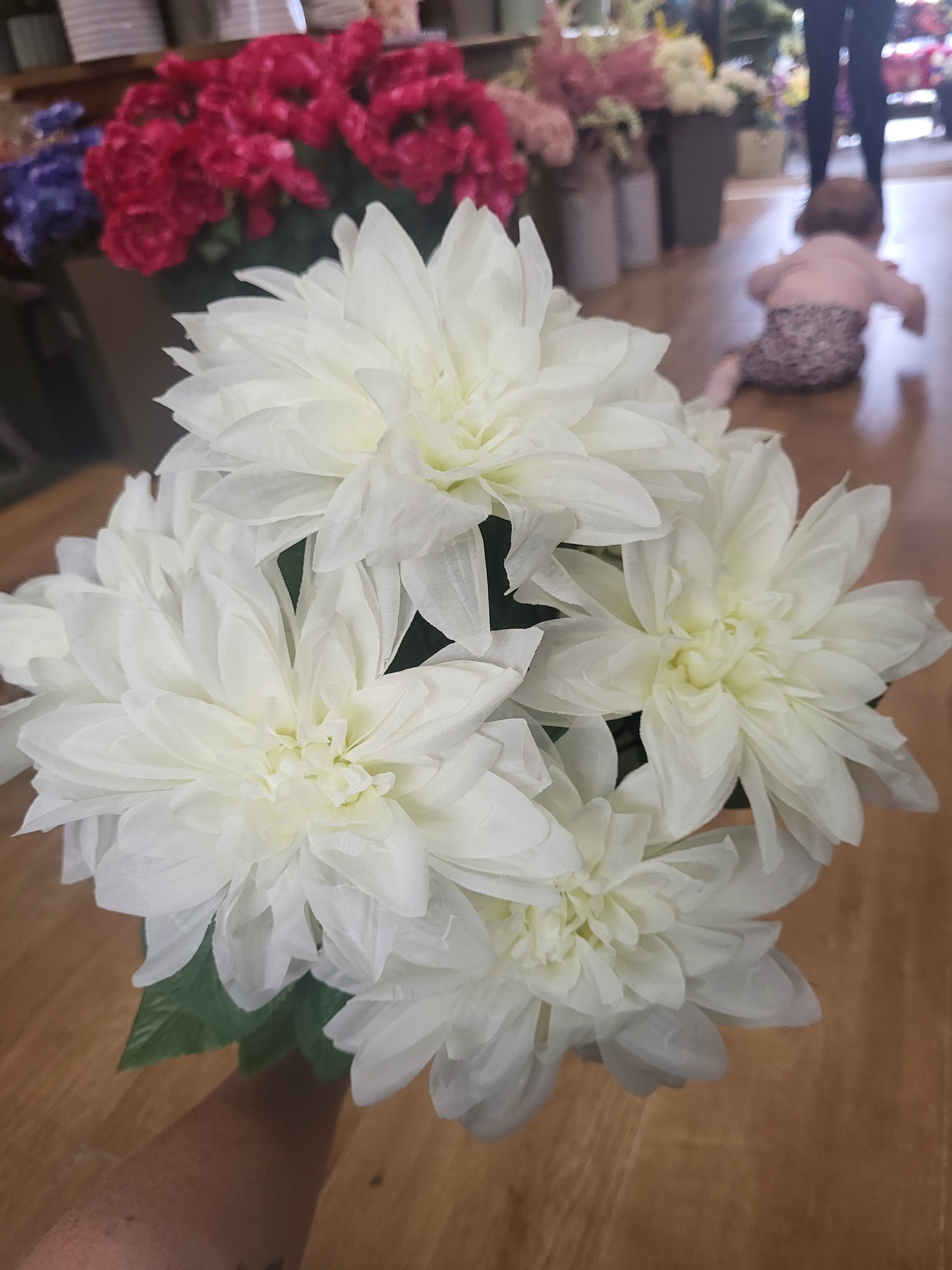 Large 7 headed ivory monarch dahlia bunch image 4