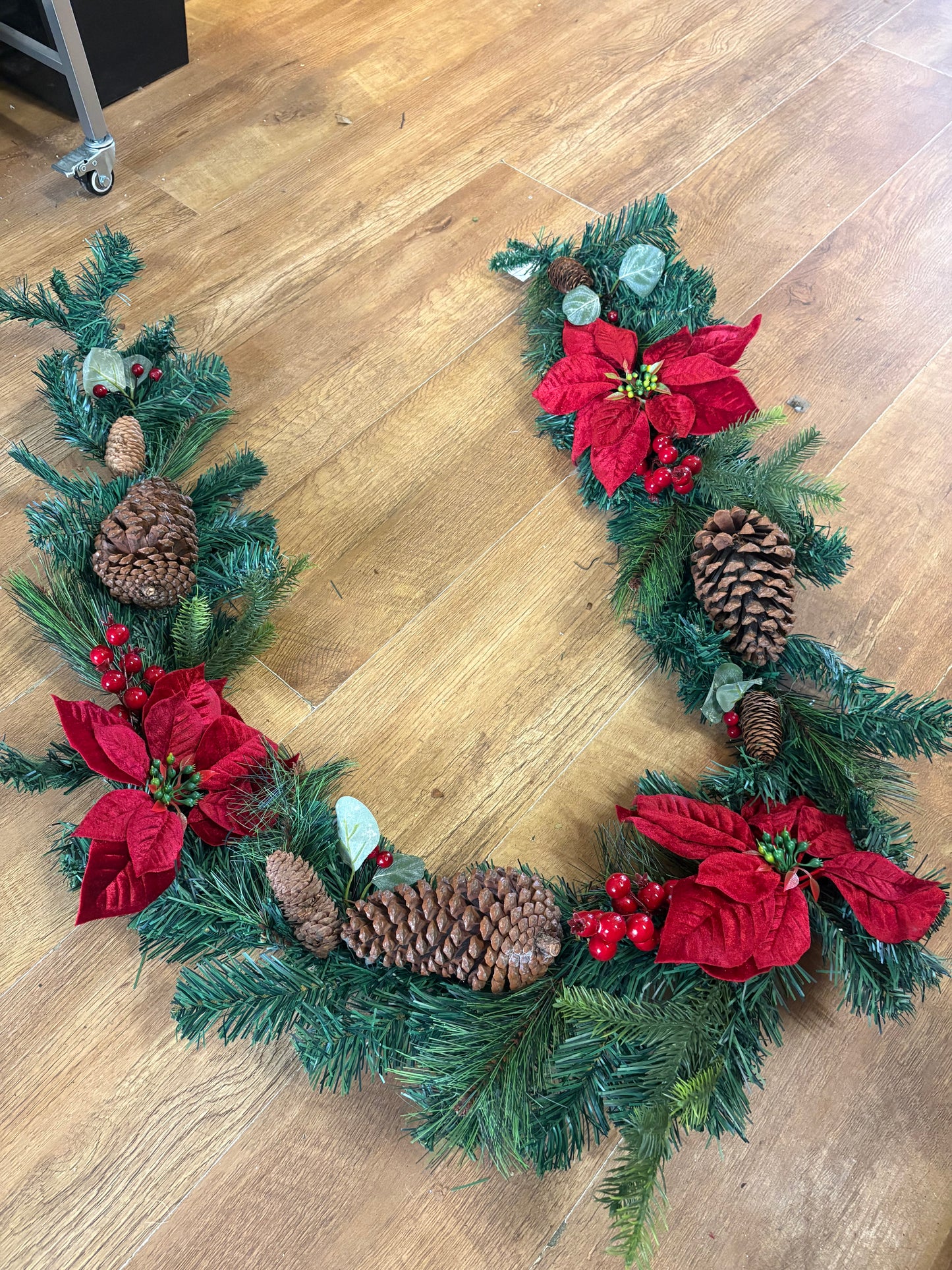 180cm poinsettia and red berry garland