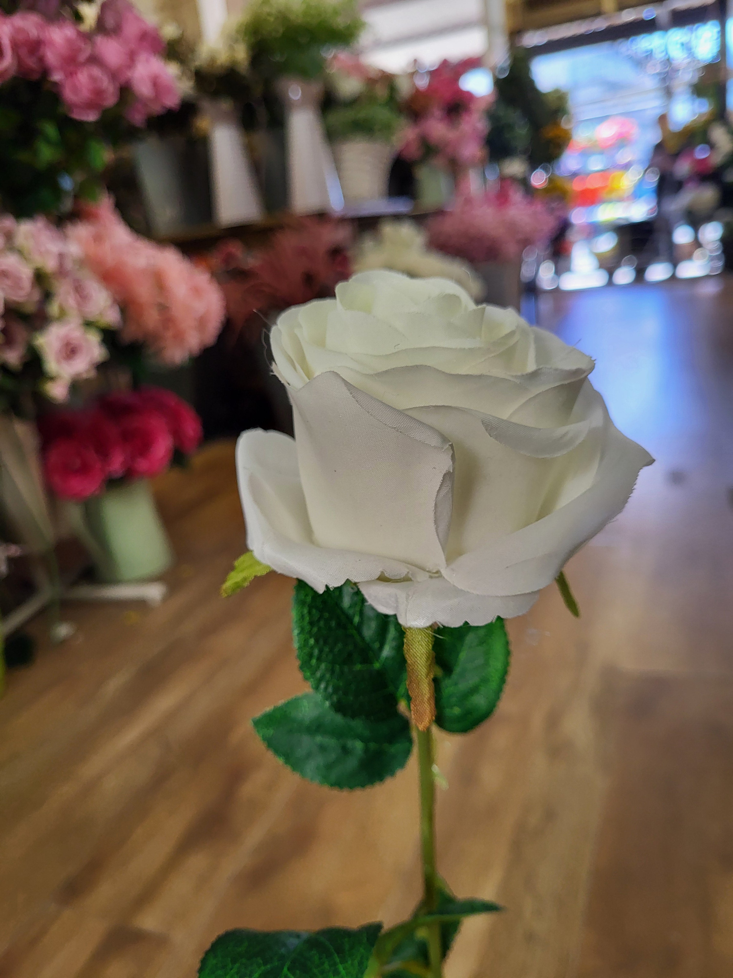 Single Ivory Harper Rose image 3