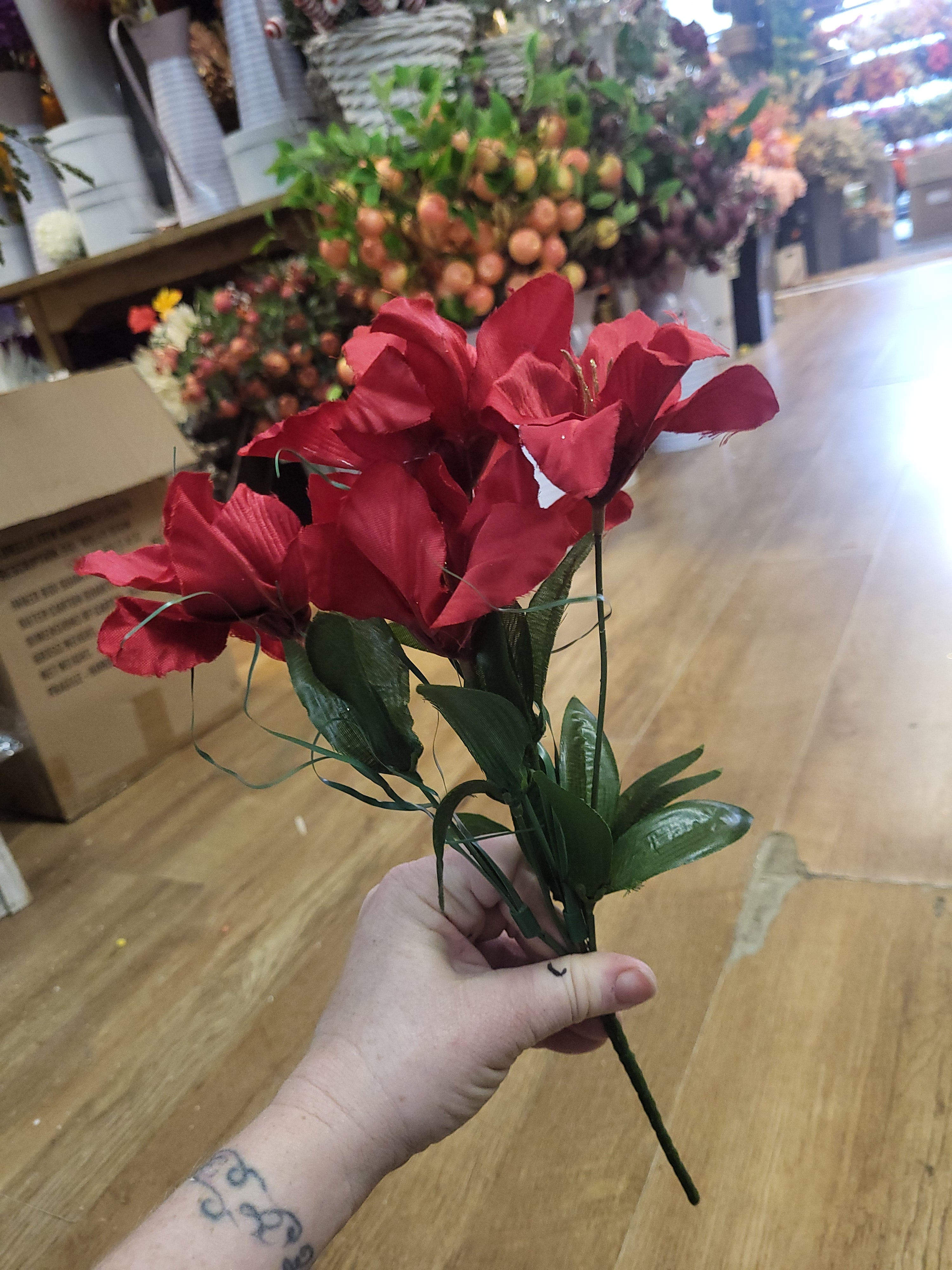 Christmas lily bunch  - 3 colours available image 5