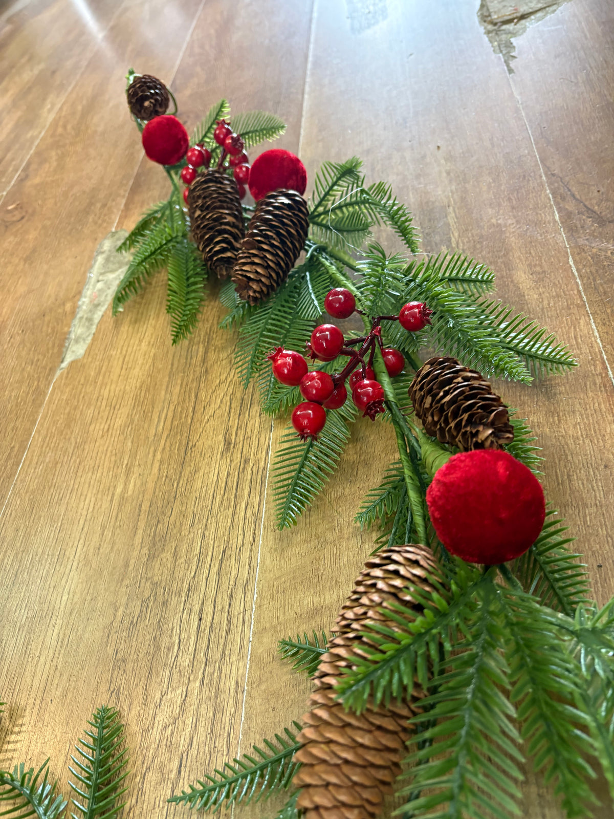 1.5m velvet bauble and berry garland