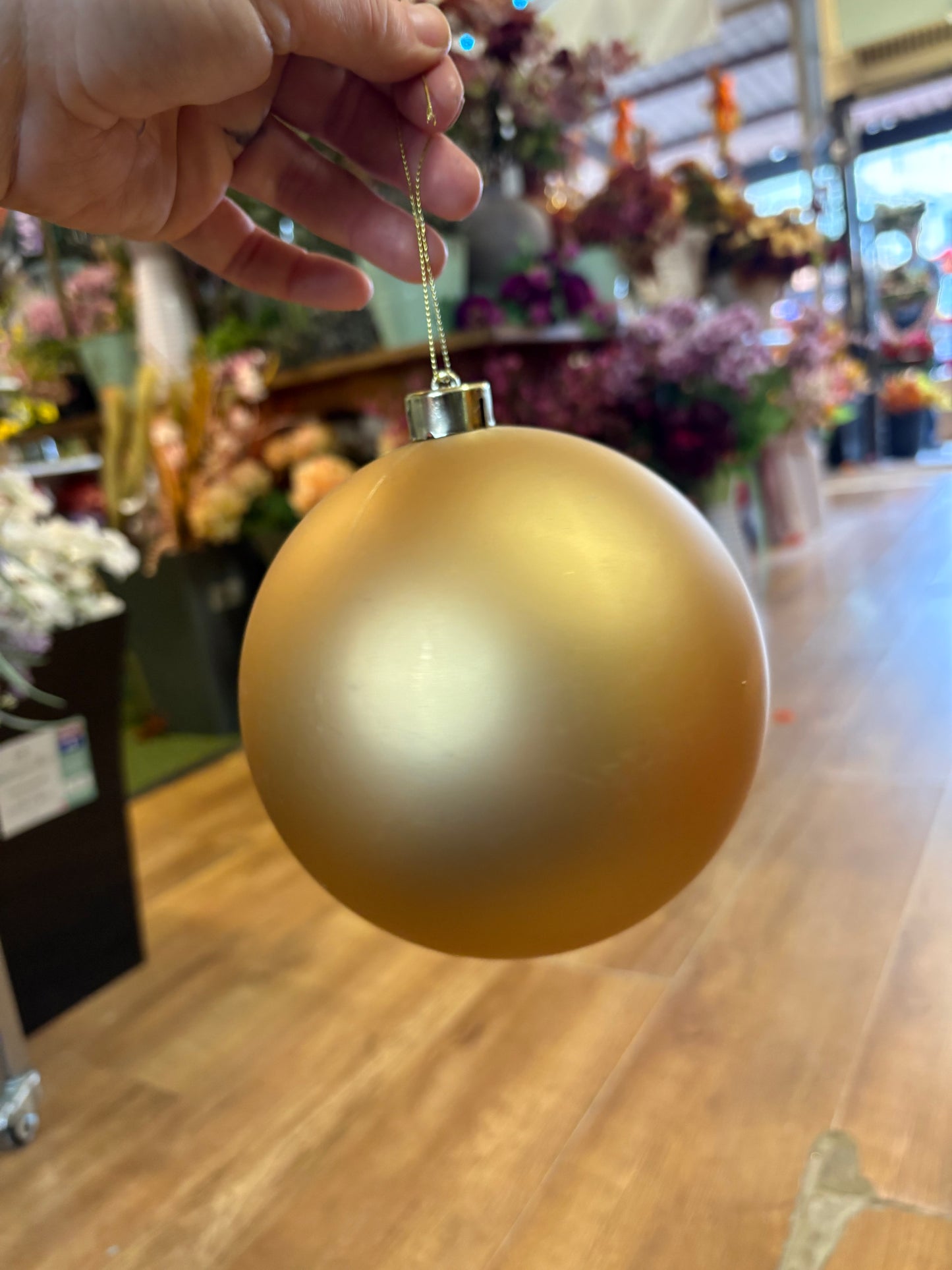 Large 15cm gold bauble