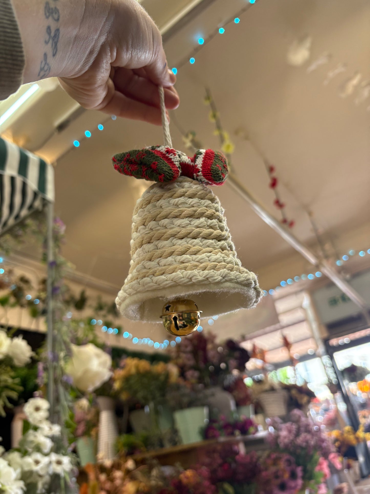 Hanging rope/twine Christmas bell with fair isle bow