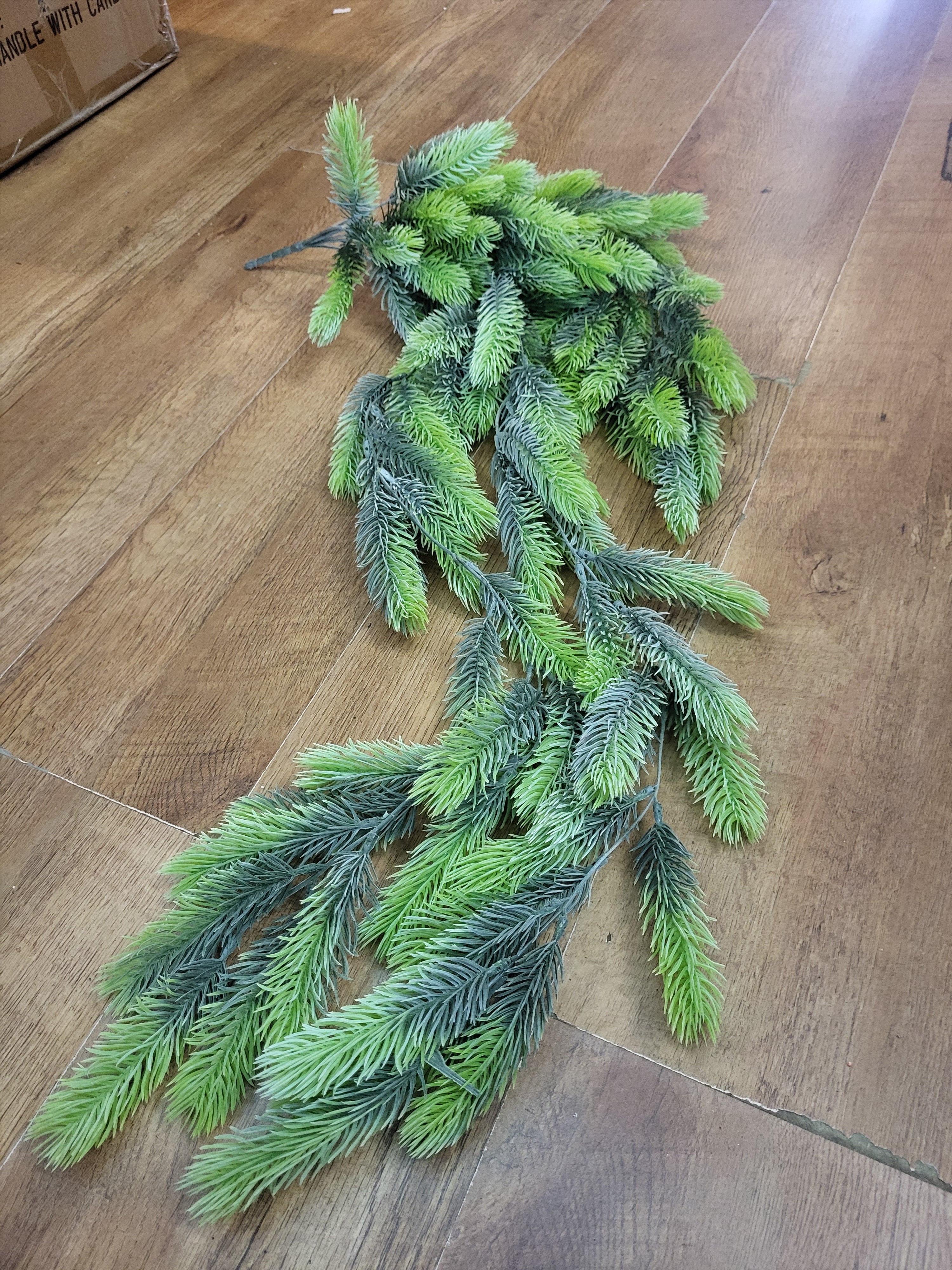 Hanging/trailing Bushy Natural green winter spruce image 3