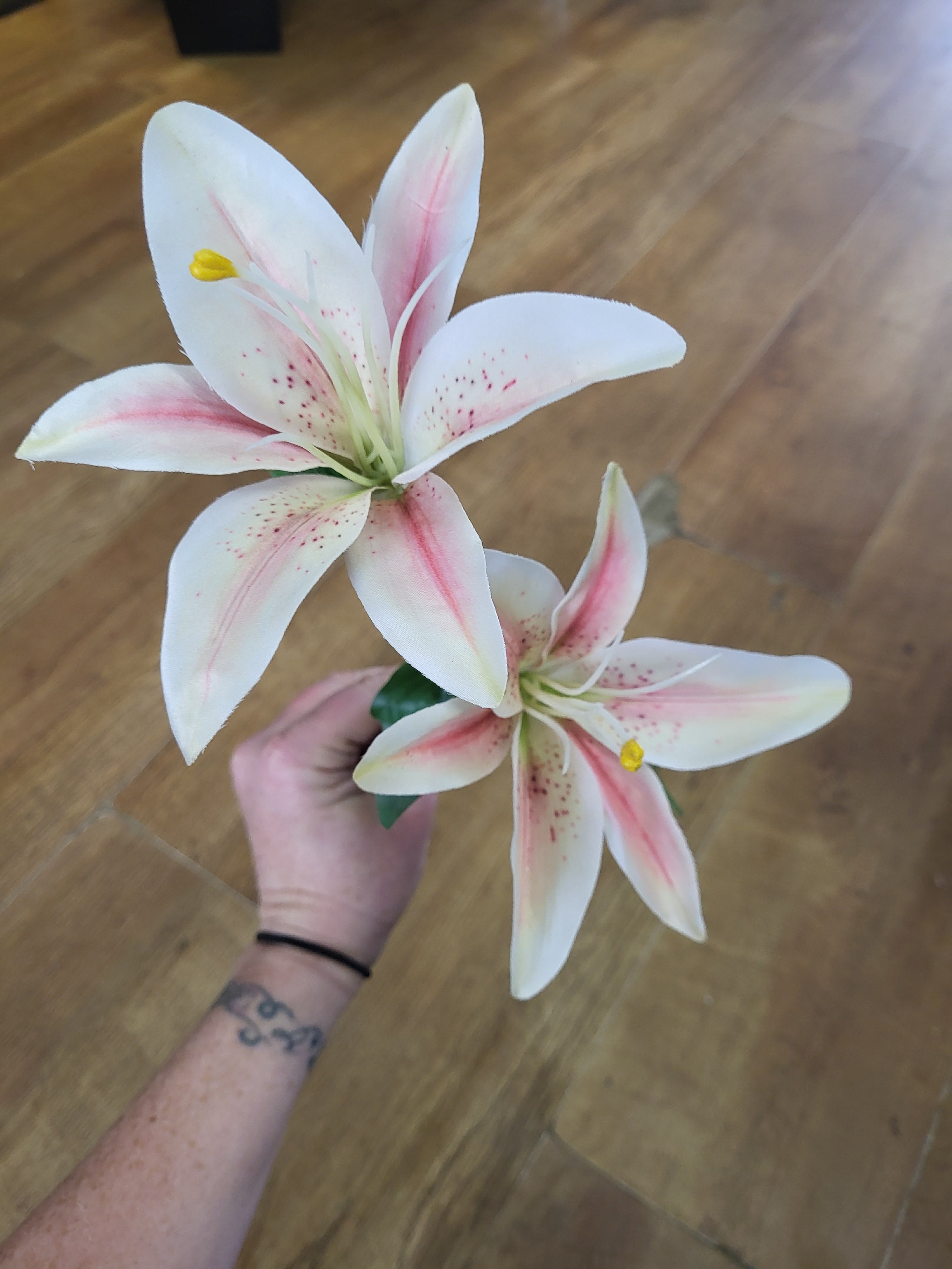 Long stem cream and pink lily spray  image 1