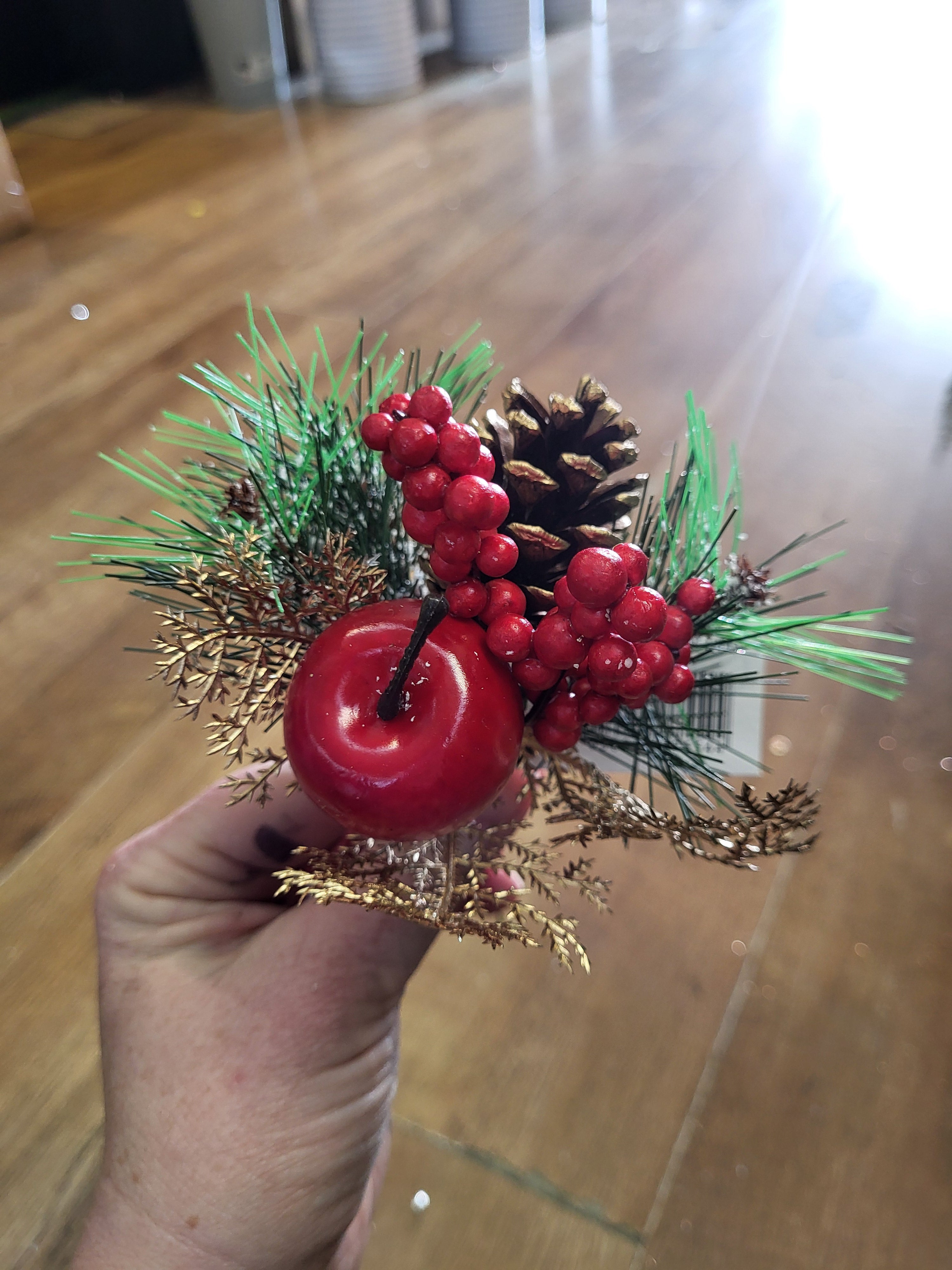 Apple/berry with gold foliage pick image 0