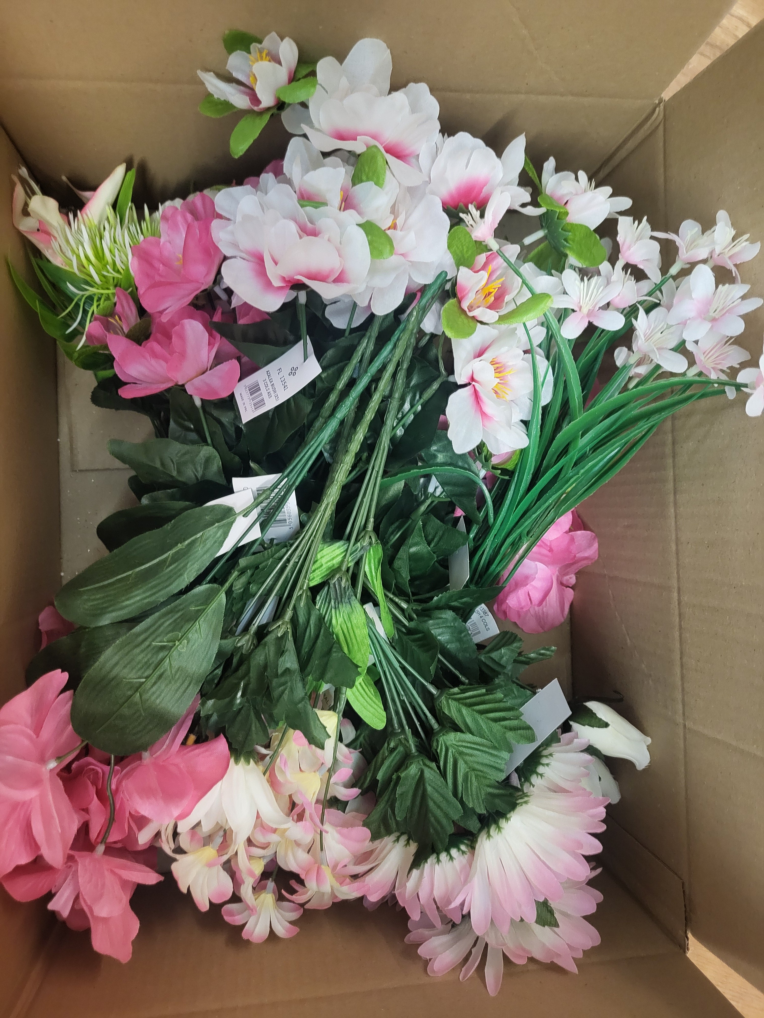 Box 4 - 20 bunches of flowers/foliage image 1