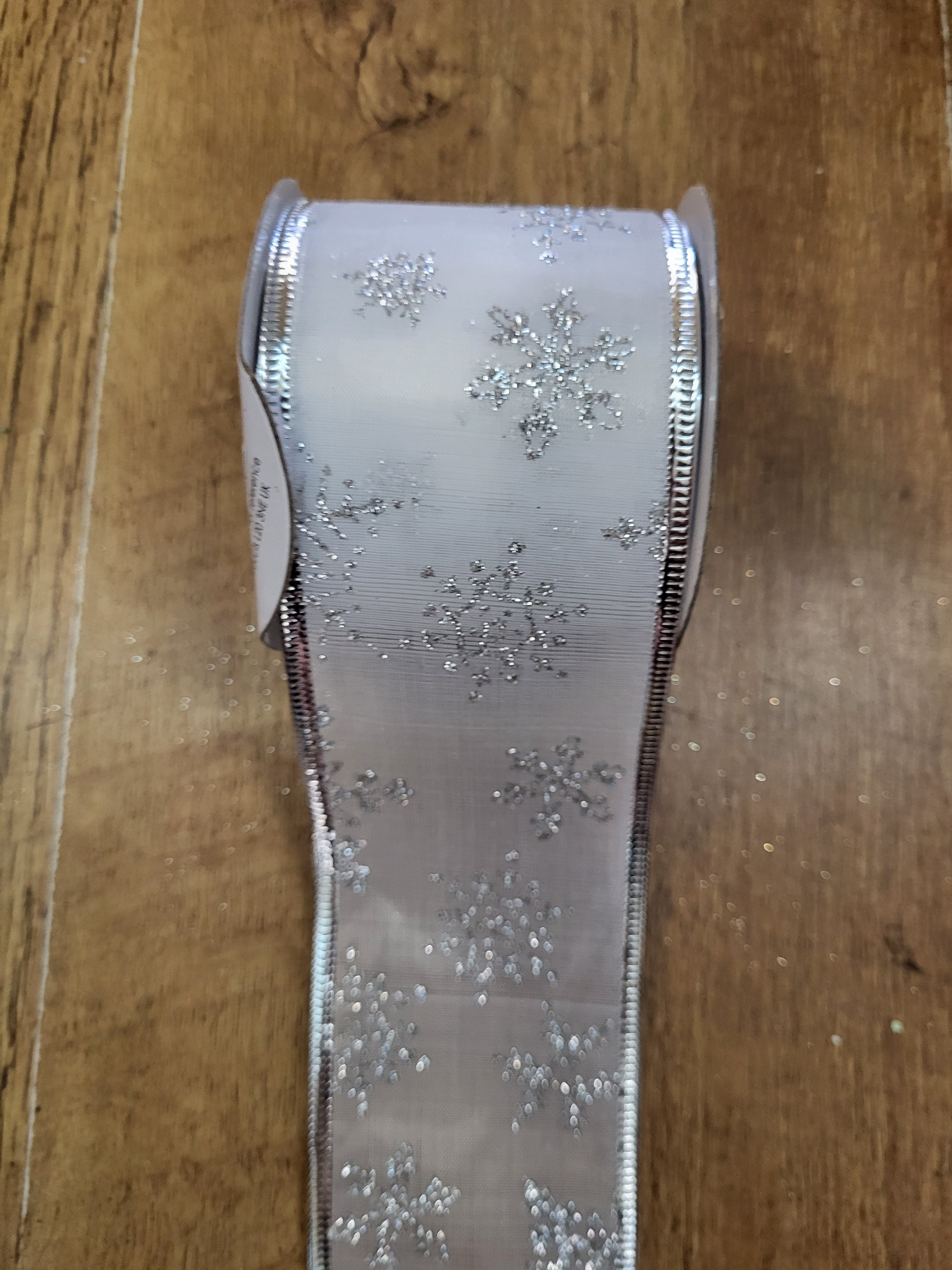 2.7m approx. roll of white/silver snowflake wired ribbon image 0