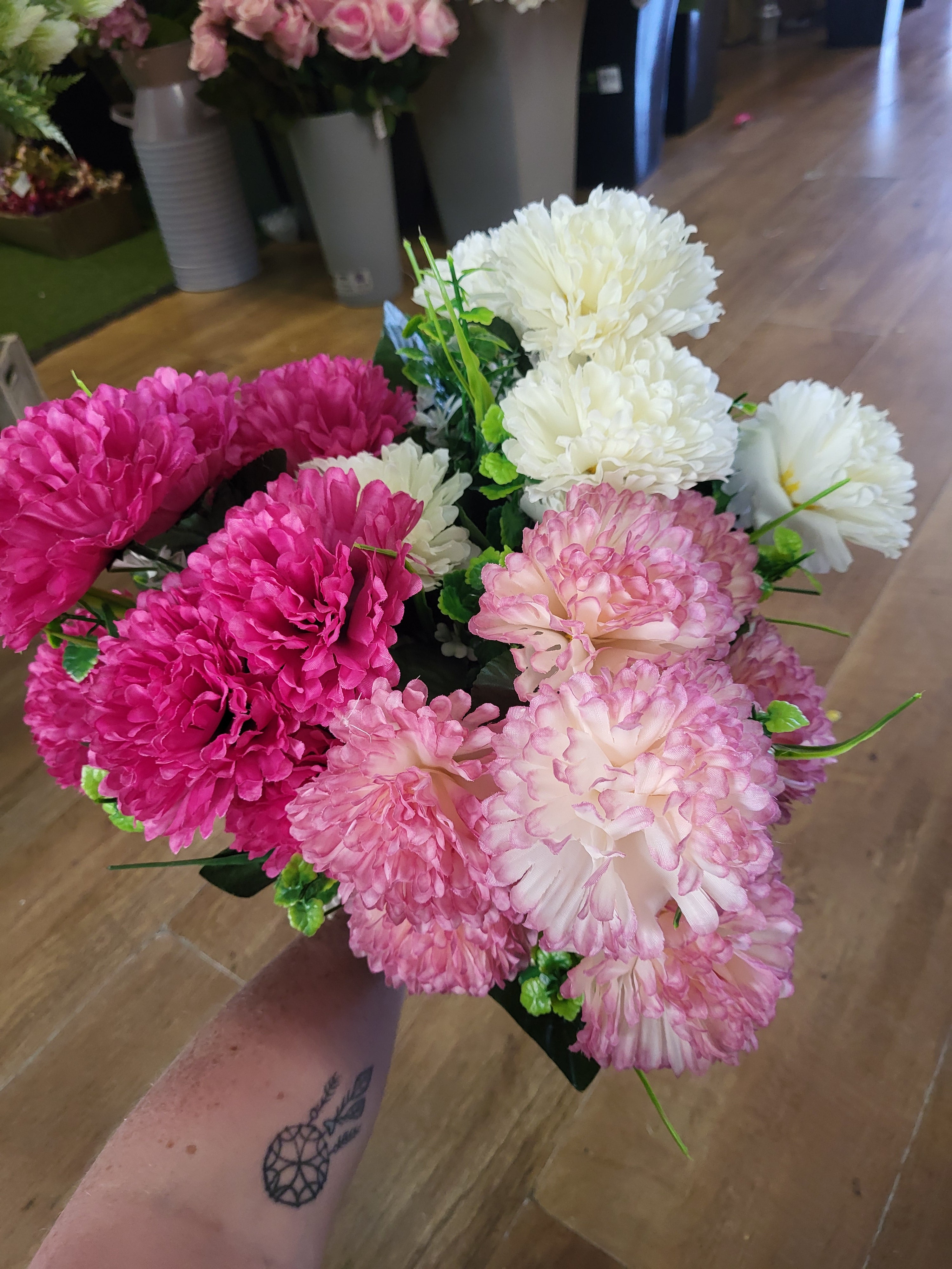 Large carnation bunch - 3 colours available image 4