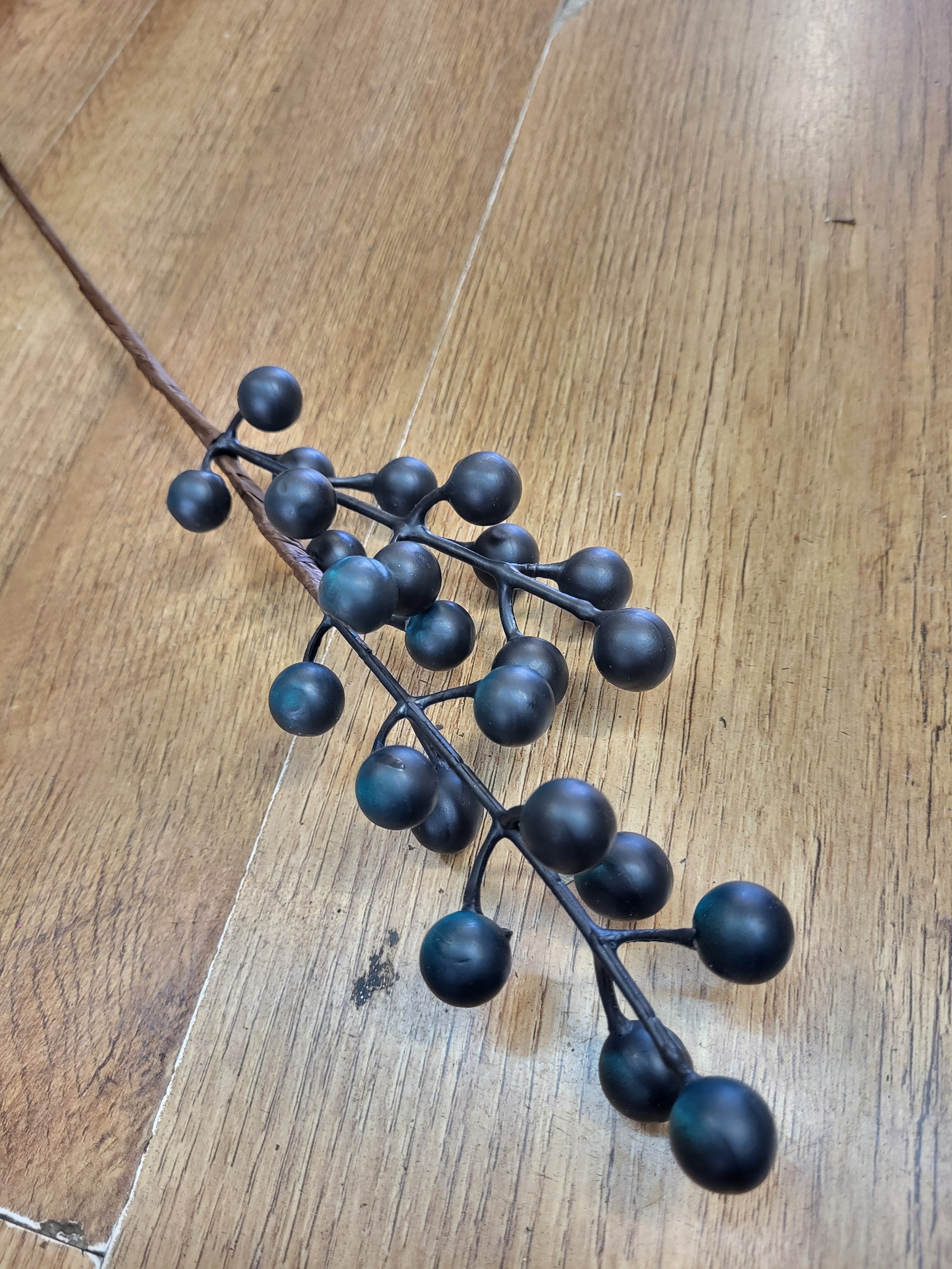 Black and green berry pick  image 0