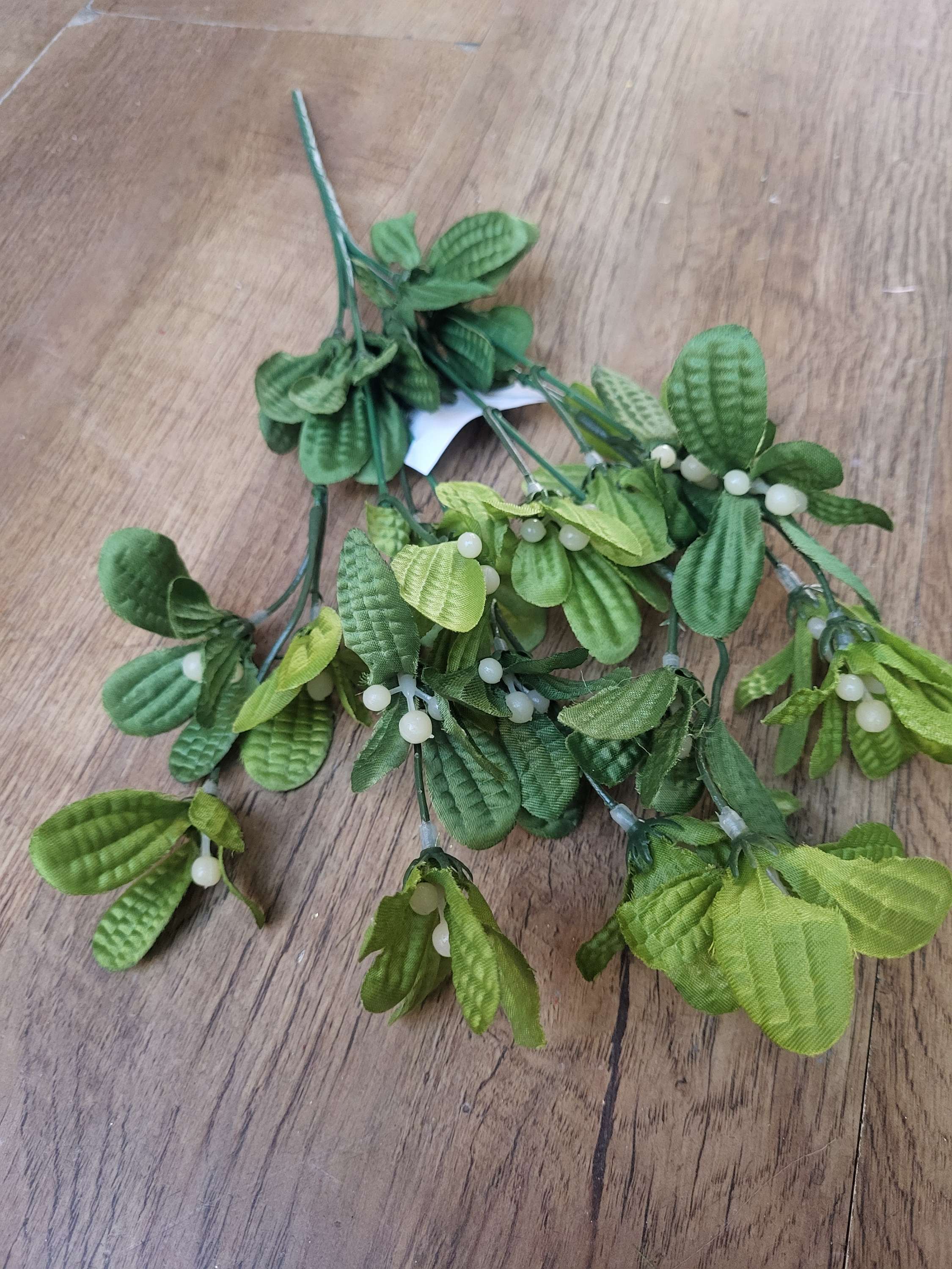 Multi toned mistletoe bunch image 8