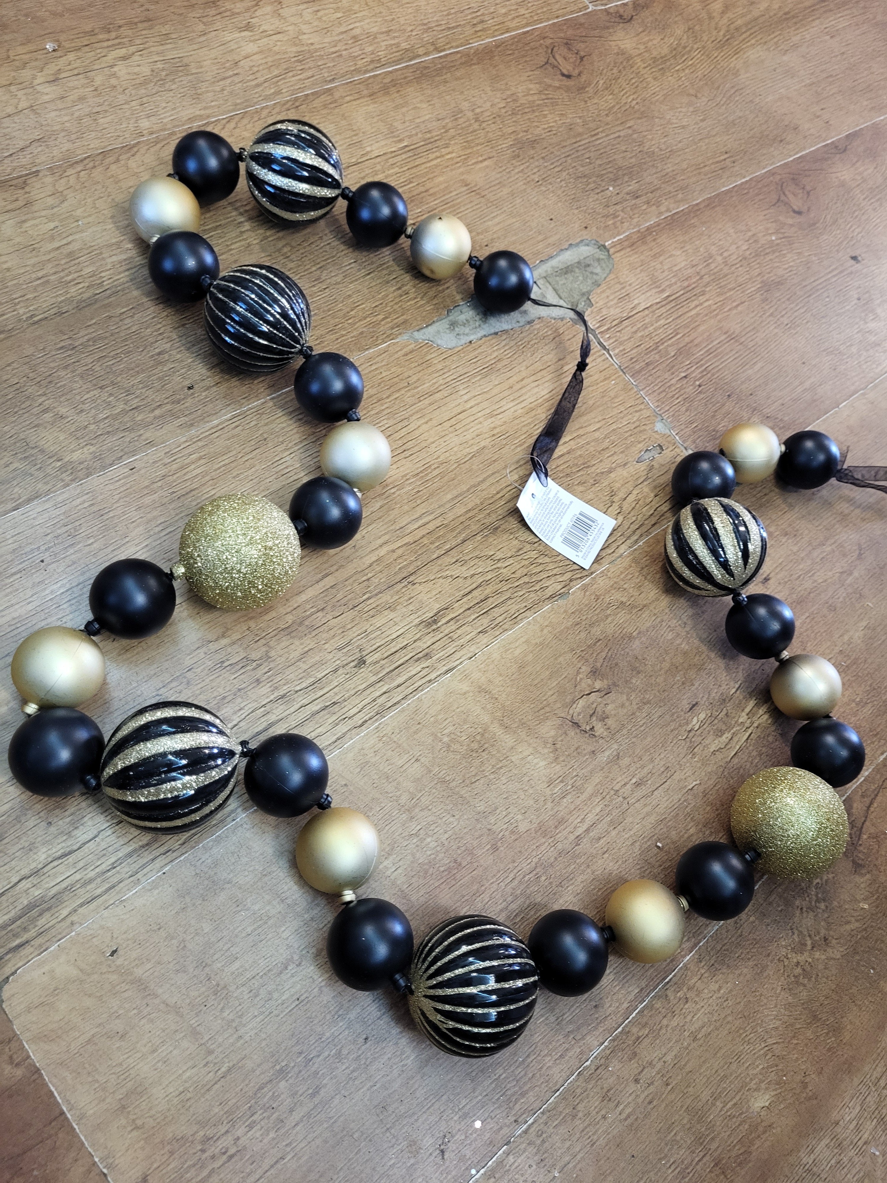 1.8m Black and gold bauble garland image 0