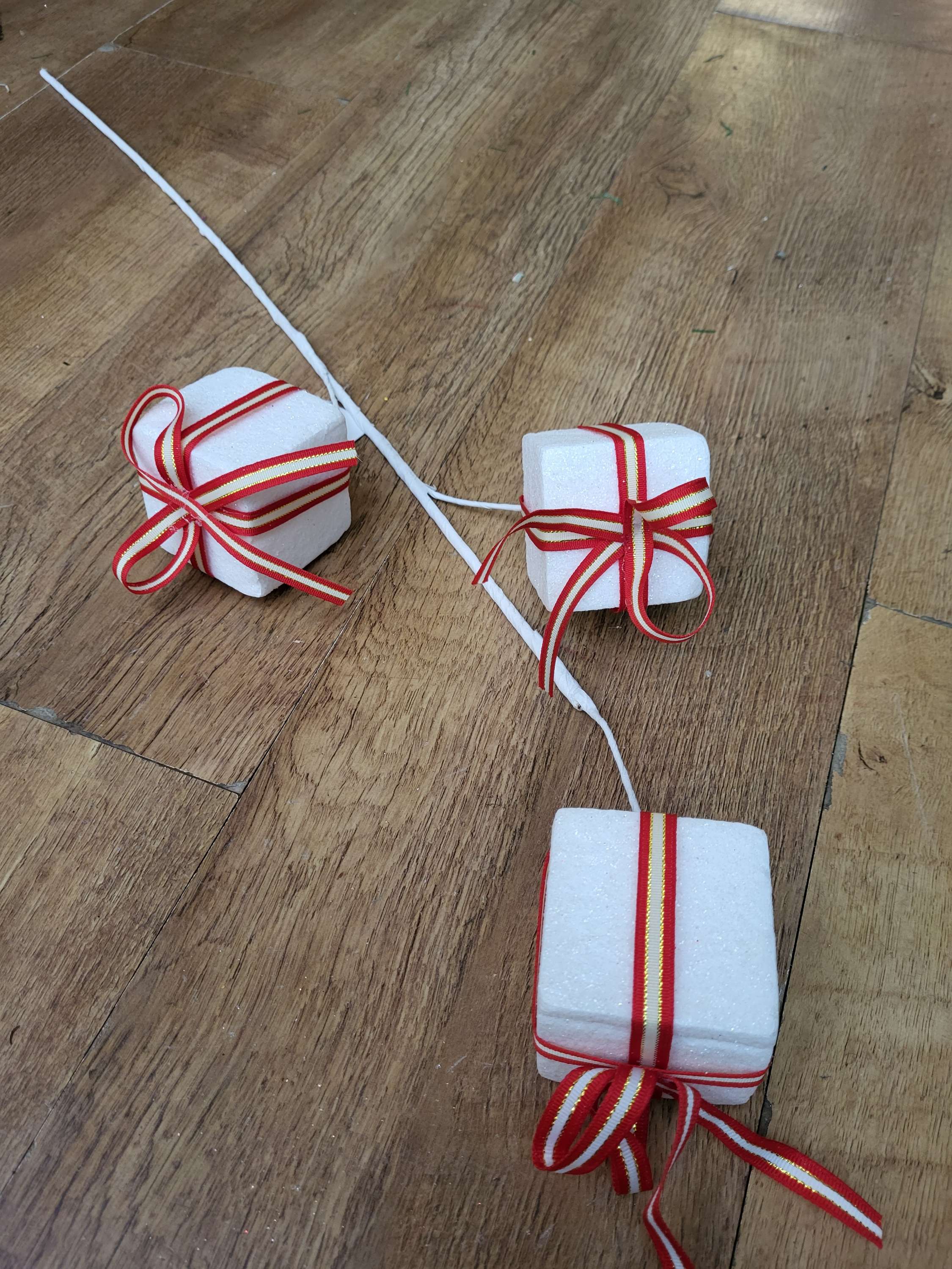 Long stem red and white triple gift stem image 5