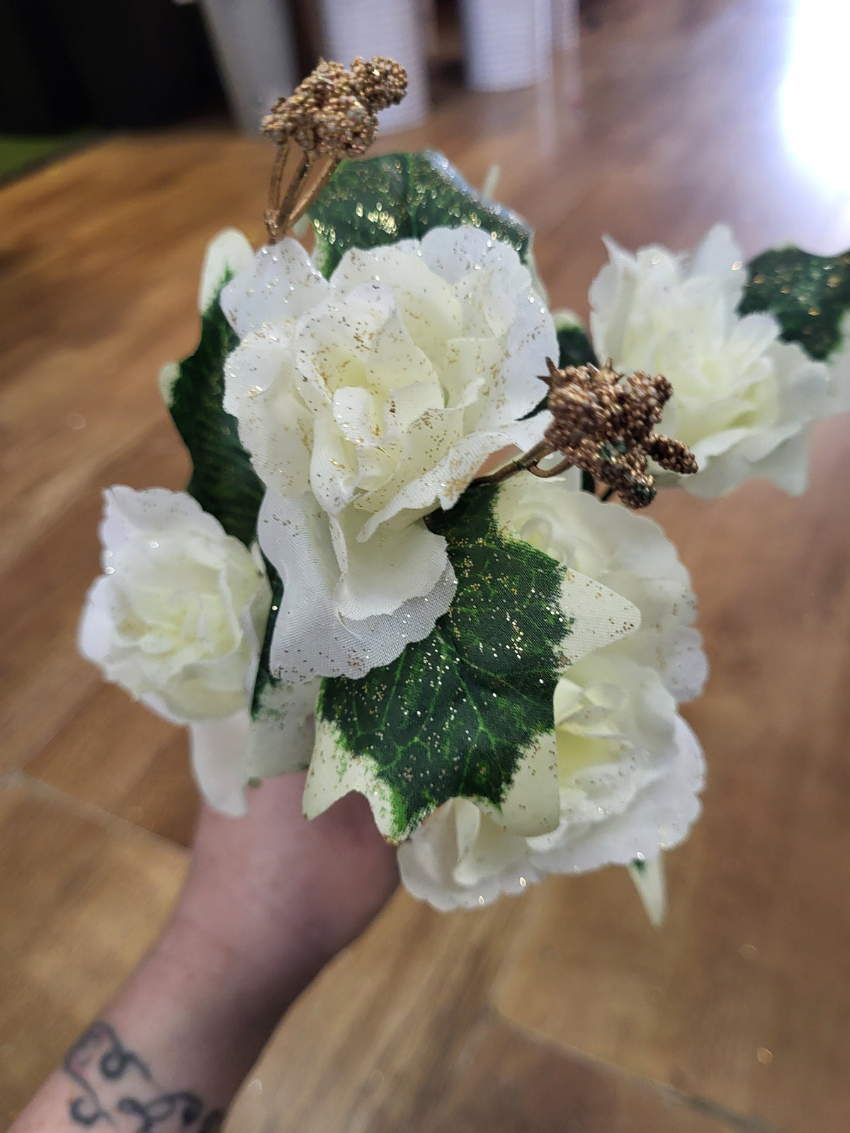 Open rose and holly leaves bunch - 3 colours available image 6