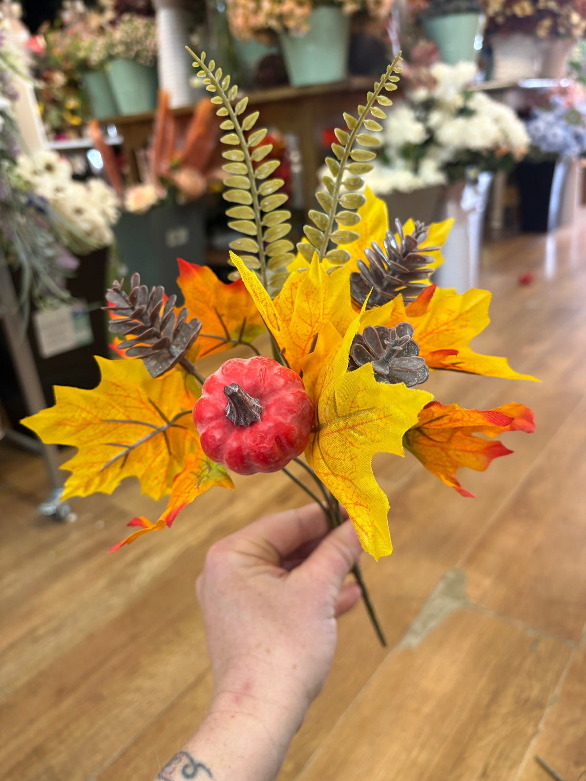 Pumpkin, cone and foliage bunch - 4 colours available