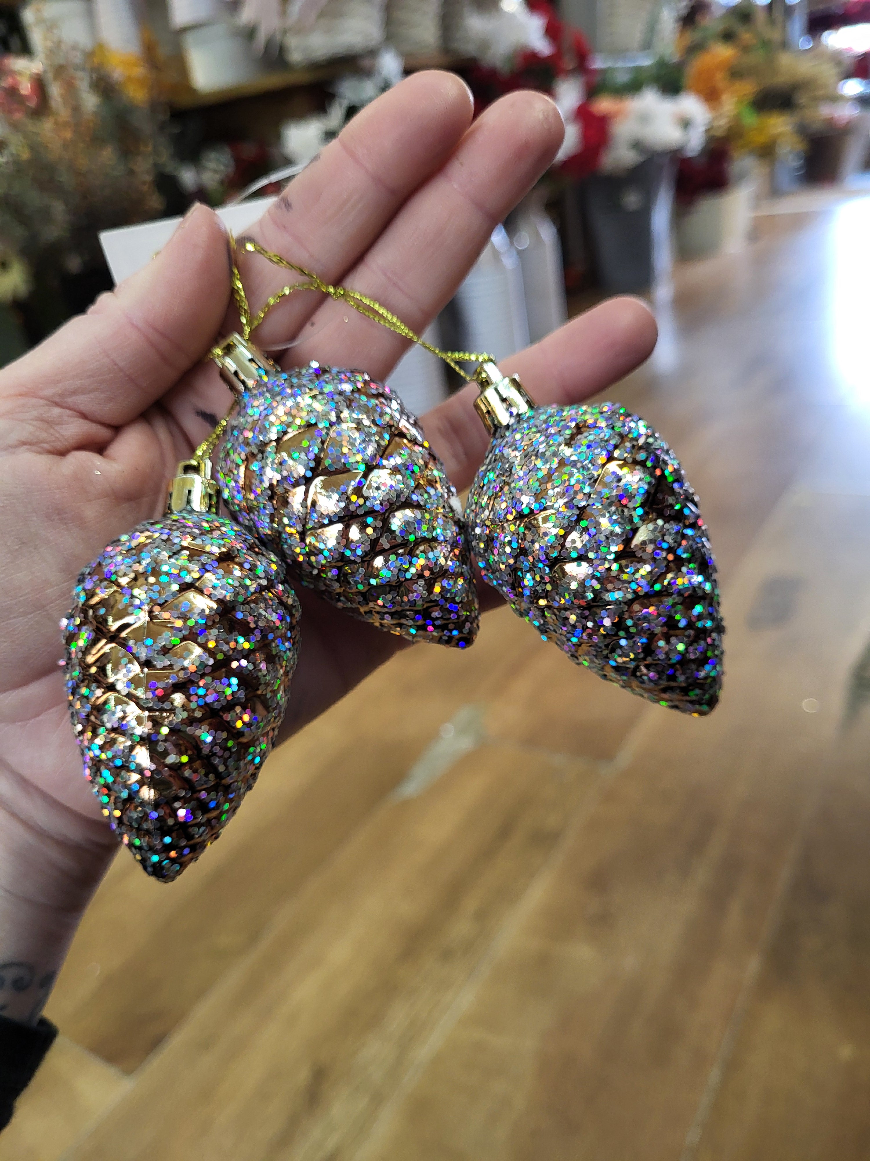 Set of 3 - 6.5 x 4.3cm glittered pinecone baubles image 3