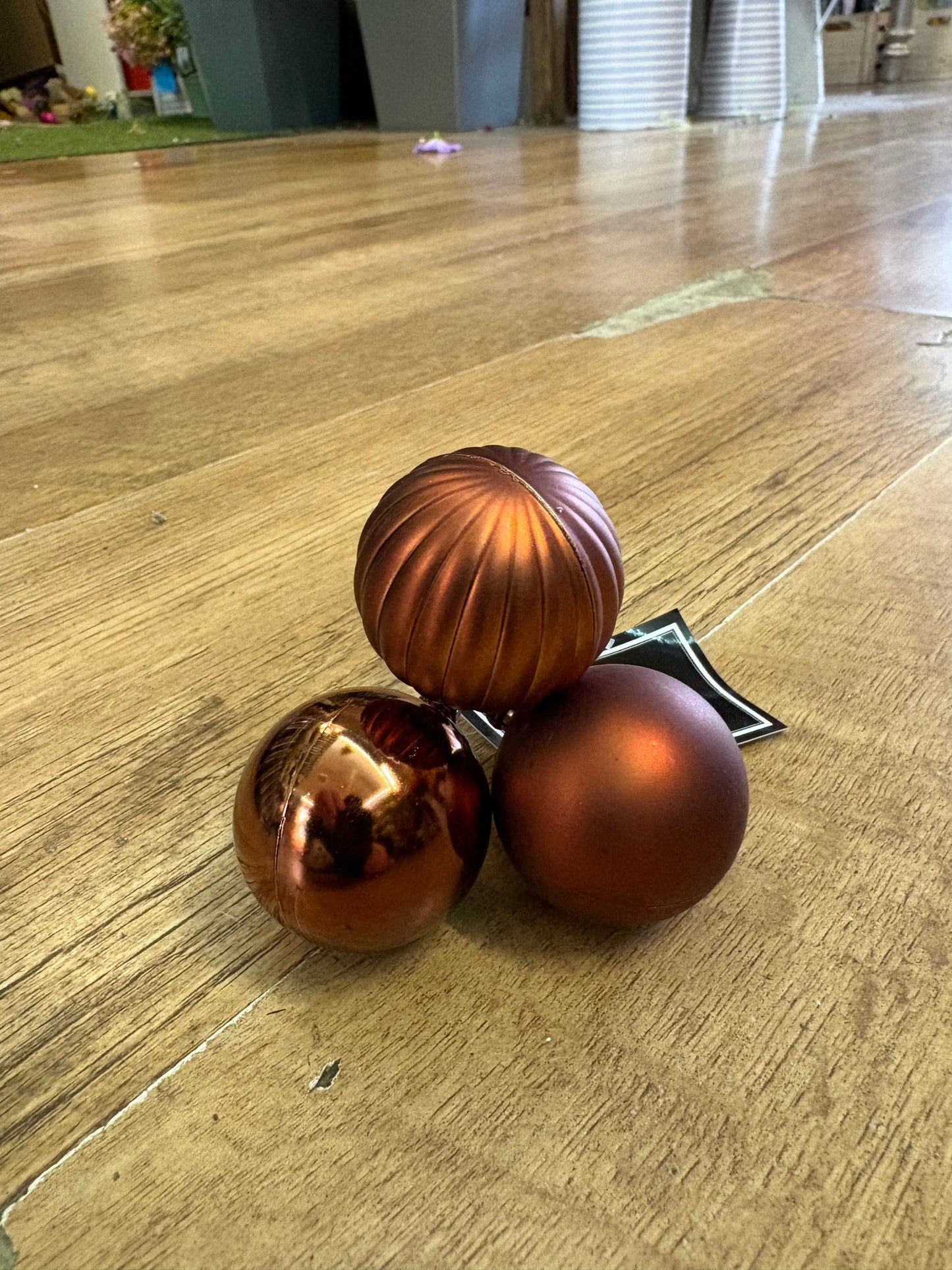 Brown/copper triple bauble pick
