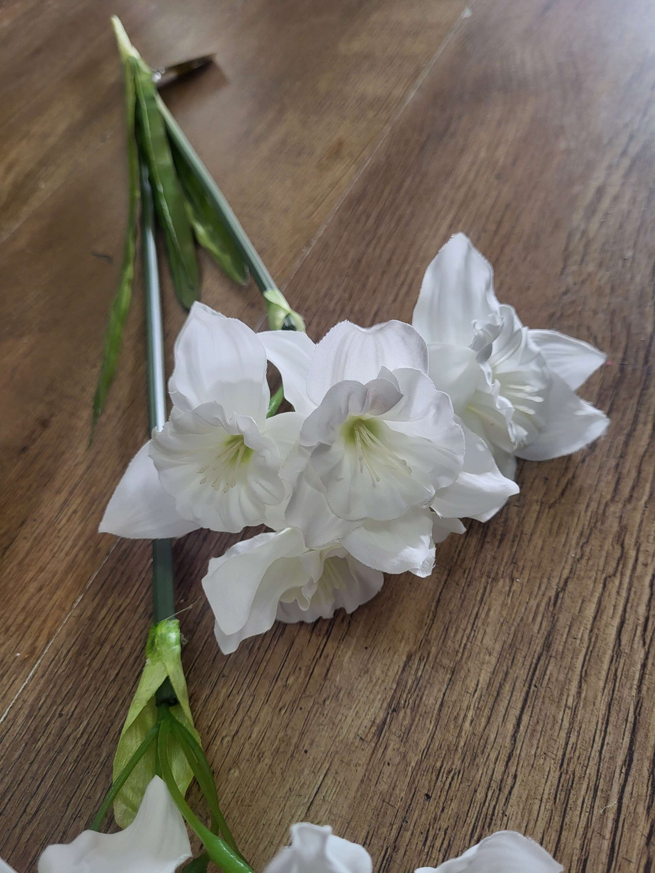 Long stem white ruffled daffodil spray image 1