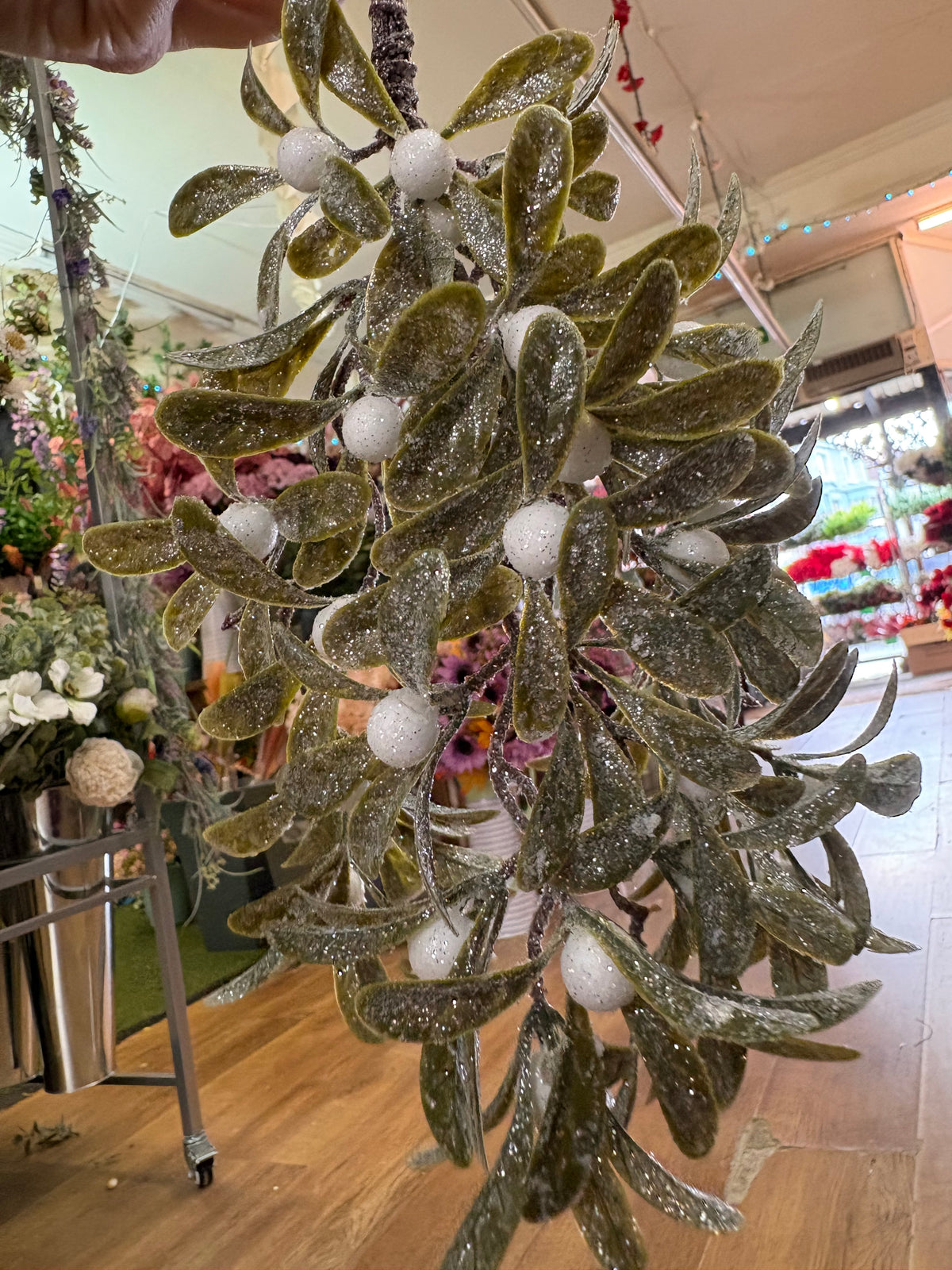 27cm frosted mistletoe swag