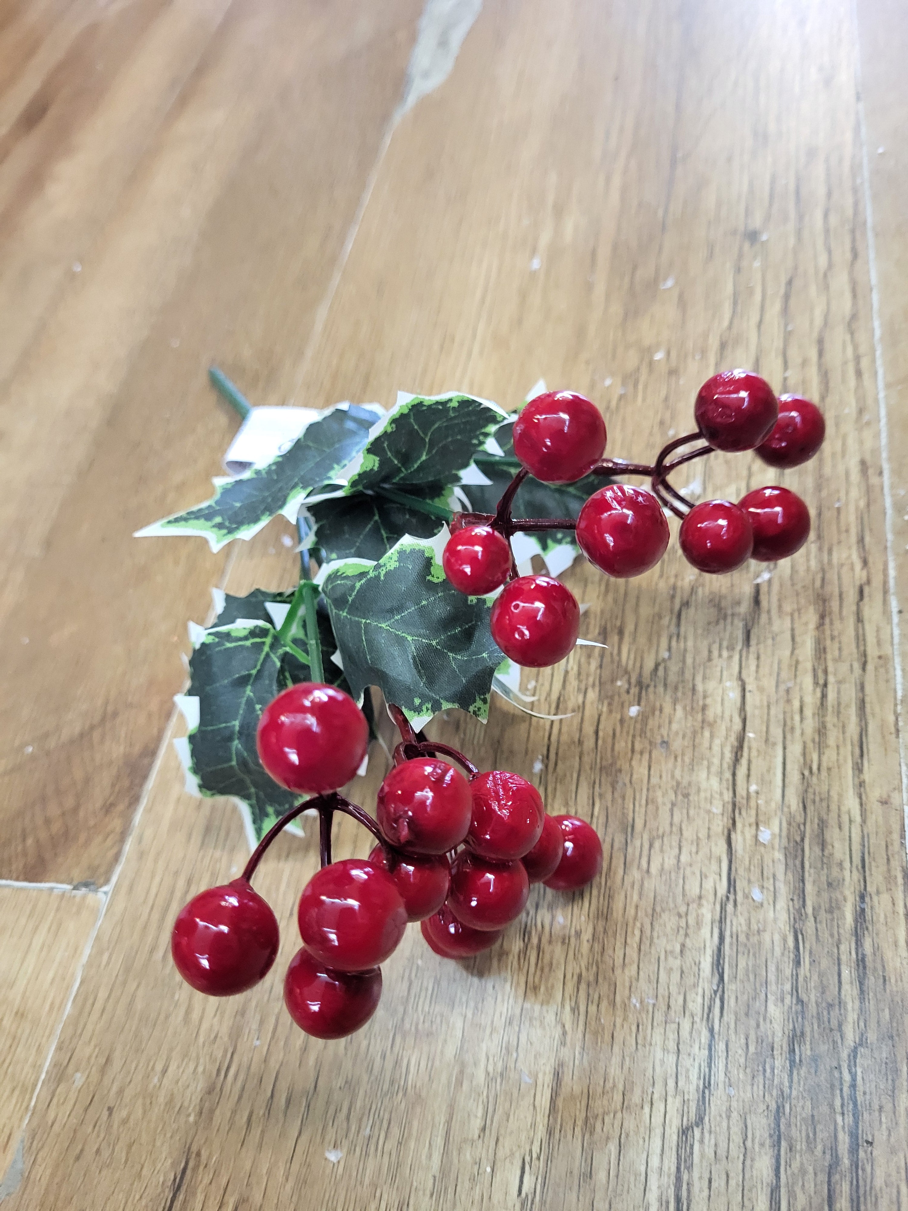 Holly bunch - 2 styles available image 1