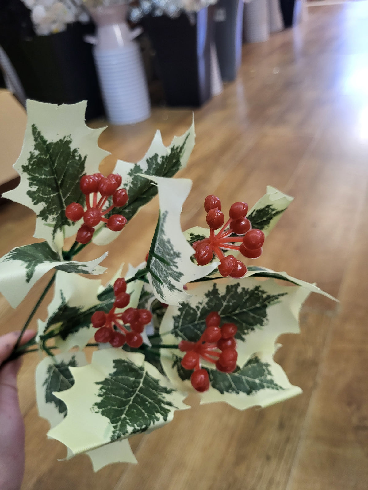 Small berry holly bunch - 2 colours available image 5