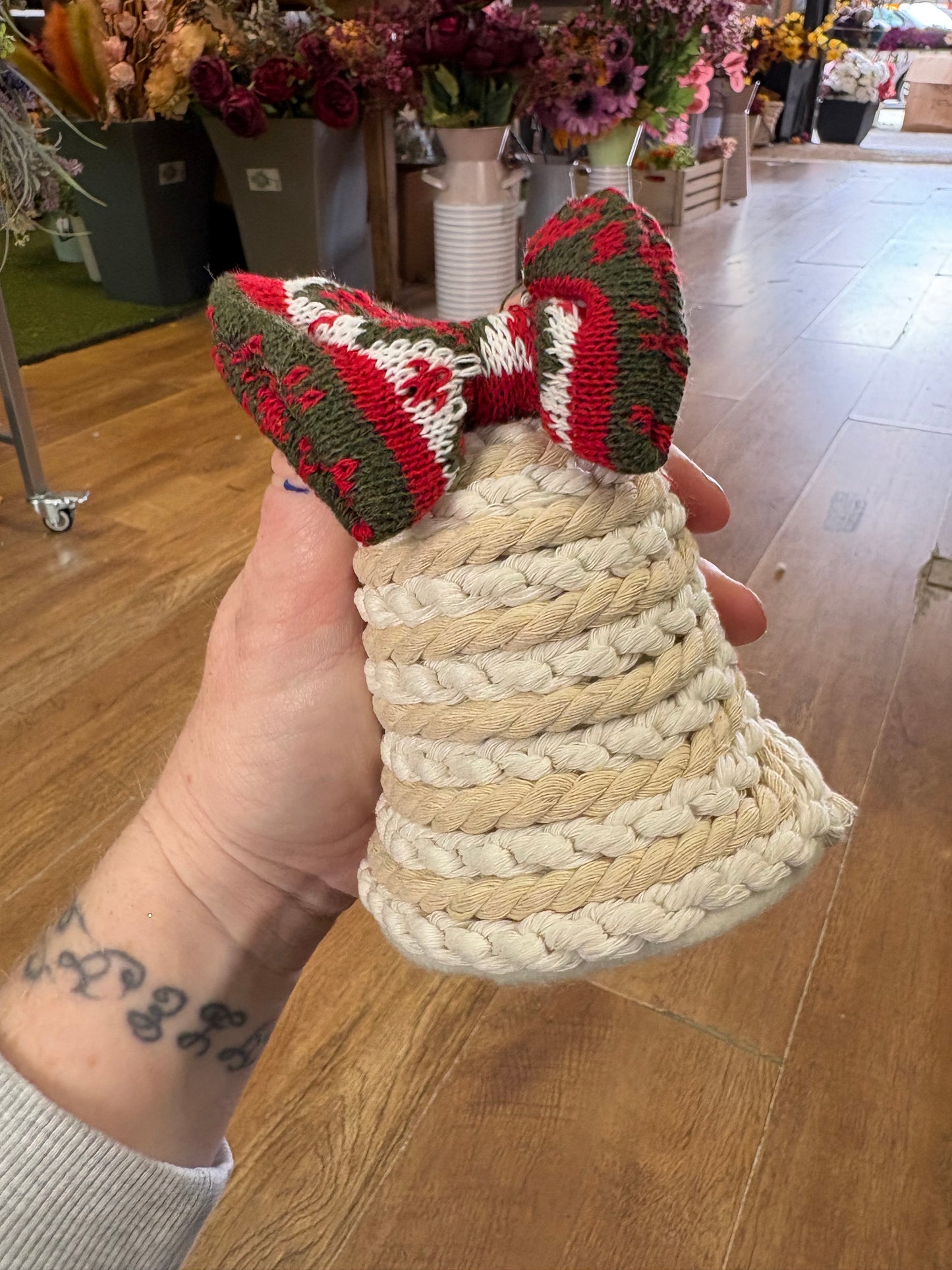 Hanging rope/twine Christmas bell with fair isle bow