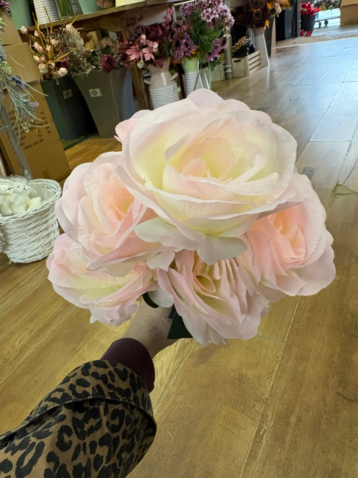 7 headed pale pink/ivory rose bouquet