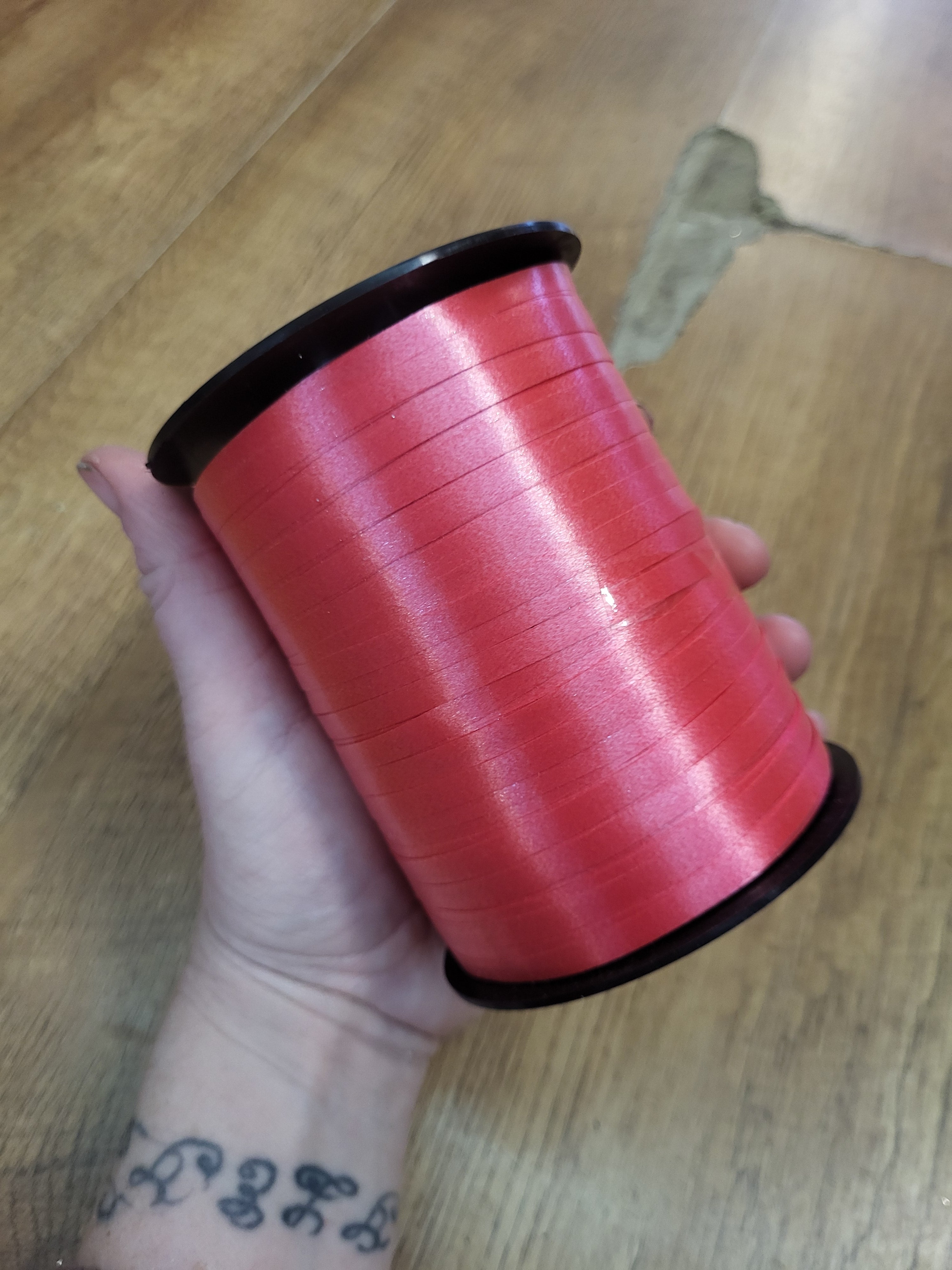 500yrd roll of curling ribbon - 2 colours available image 3