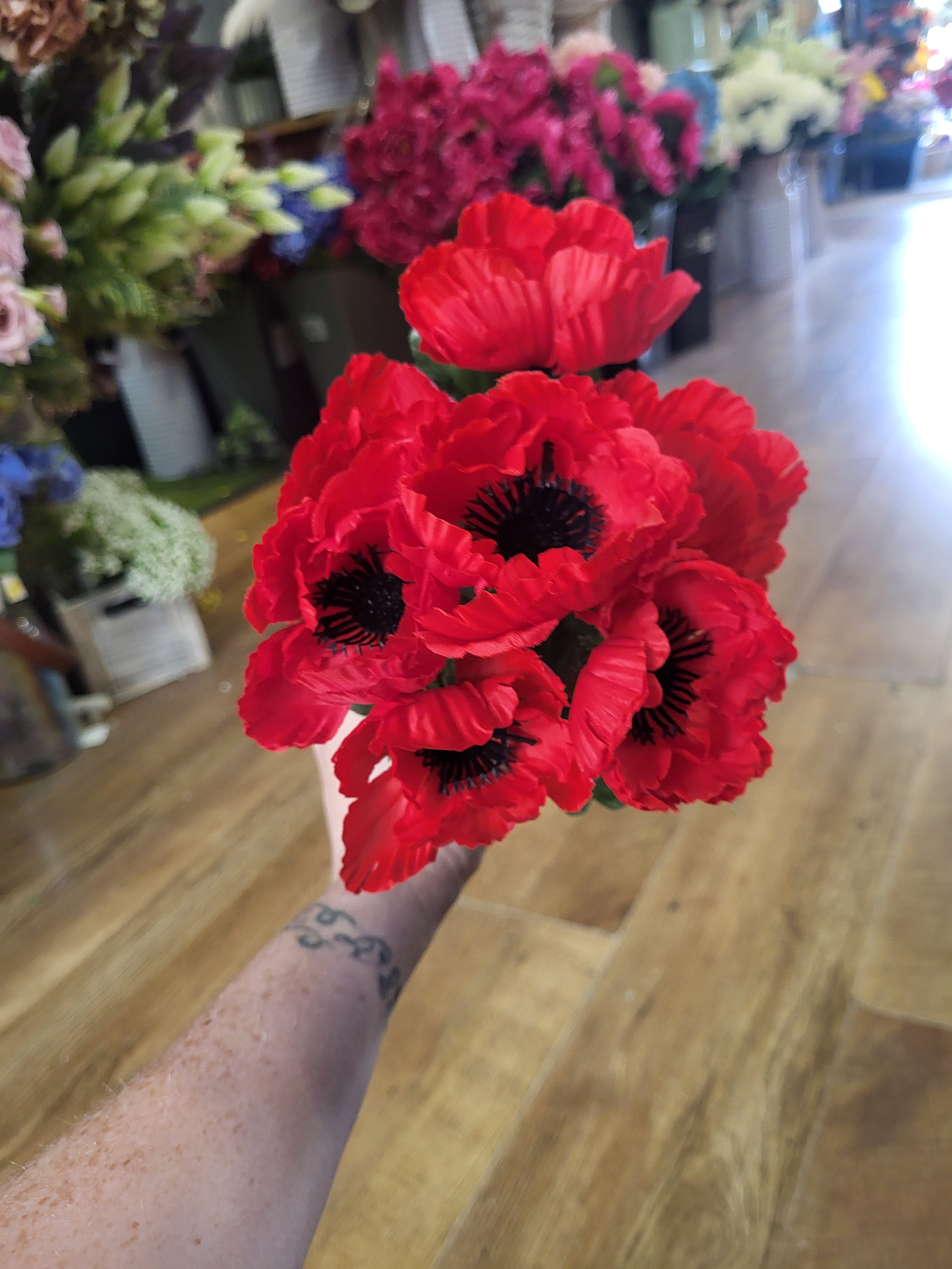 Red poppy bunch  image 3