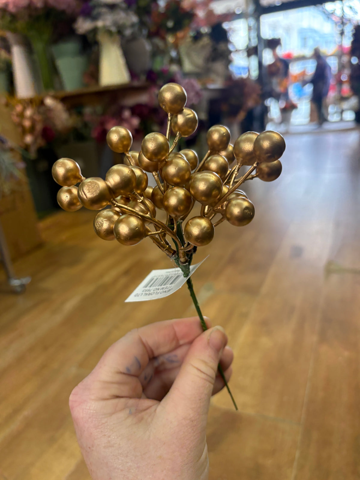 Gold cluster berry pick