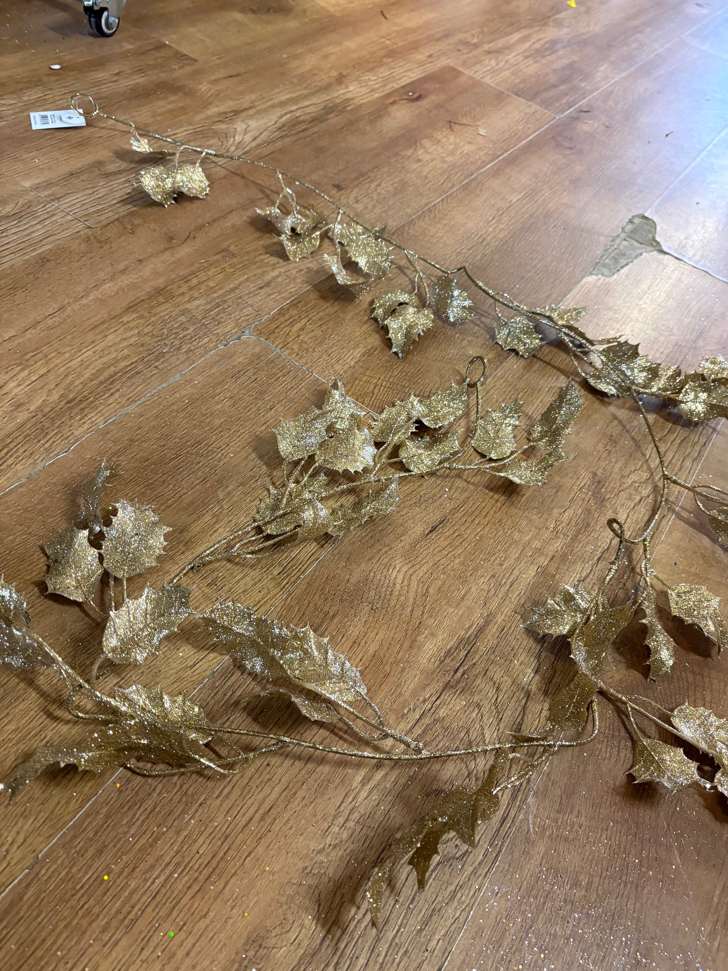 180cm glittered gold holly leaf garland