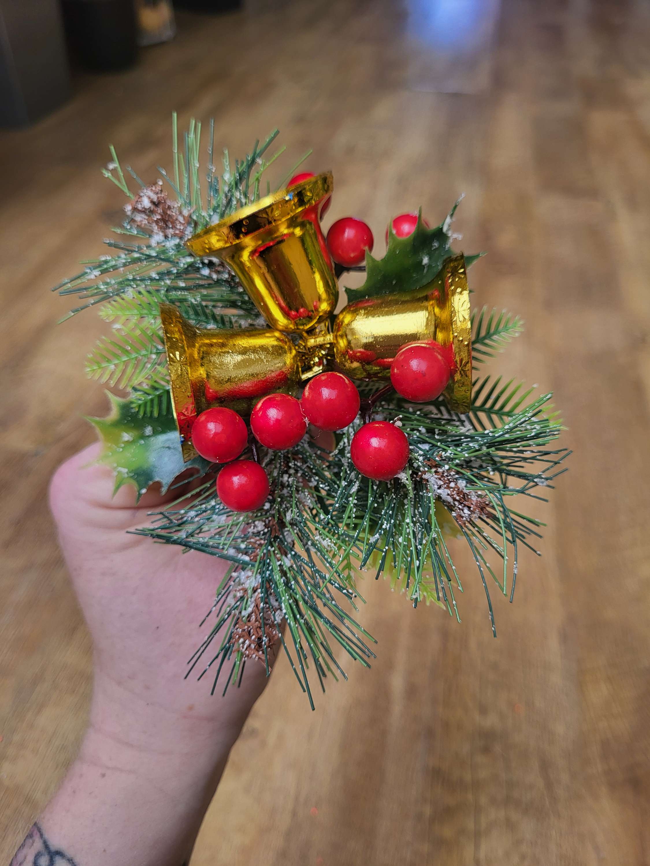 Gold bell pick image 1