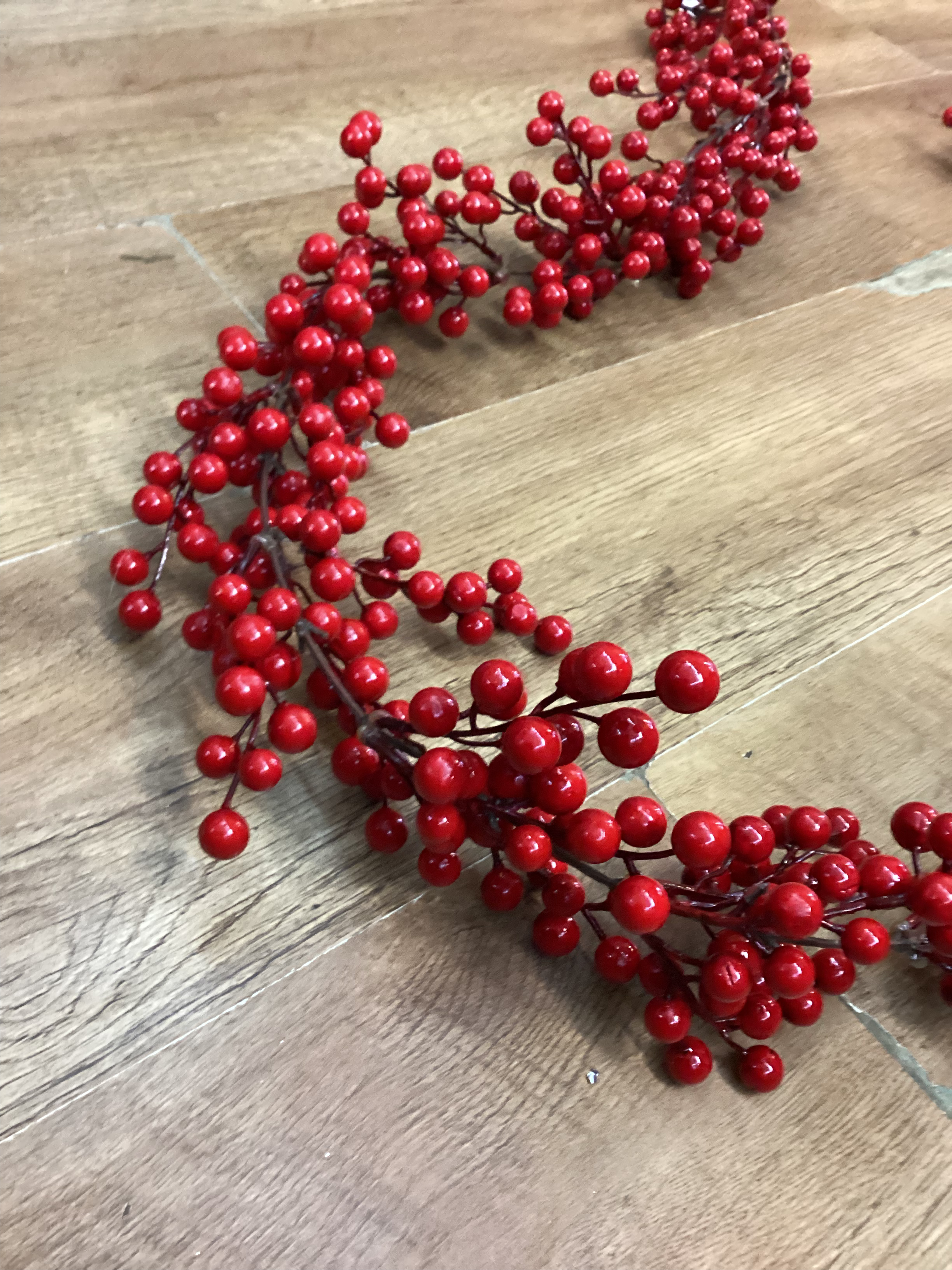 Glossy red berry garland image 1