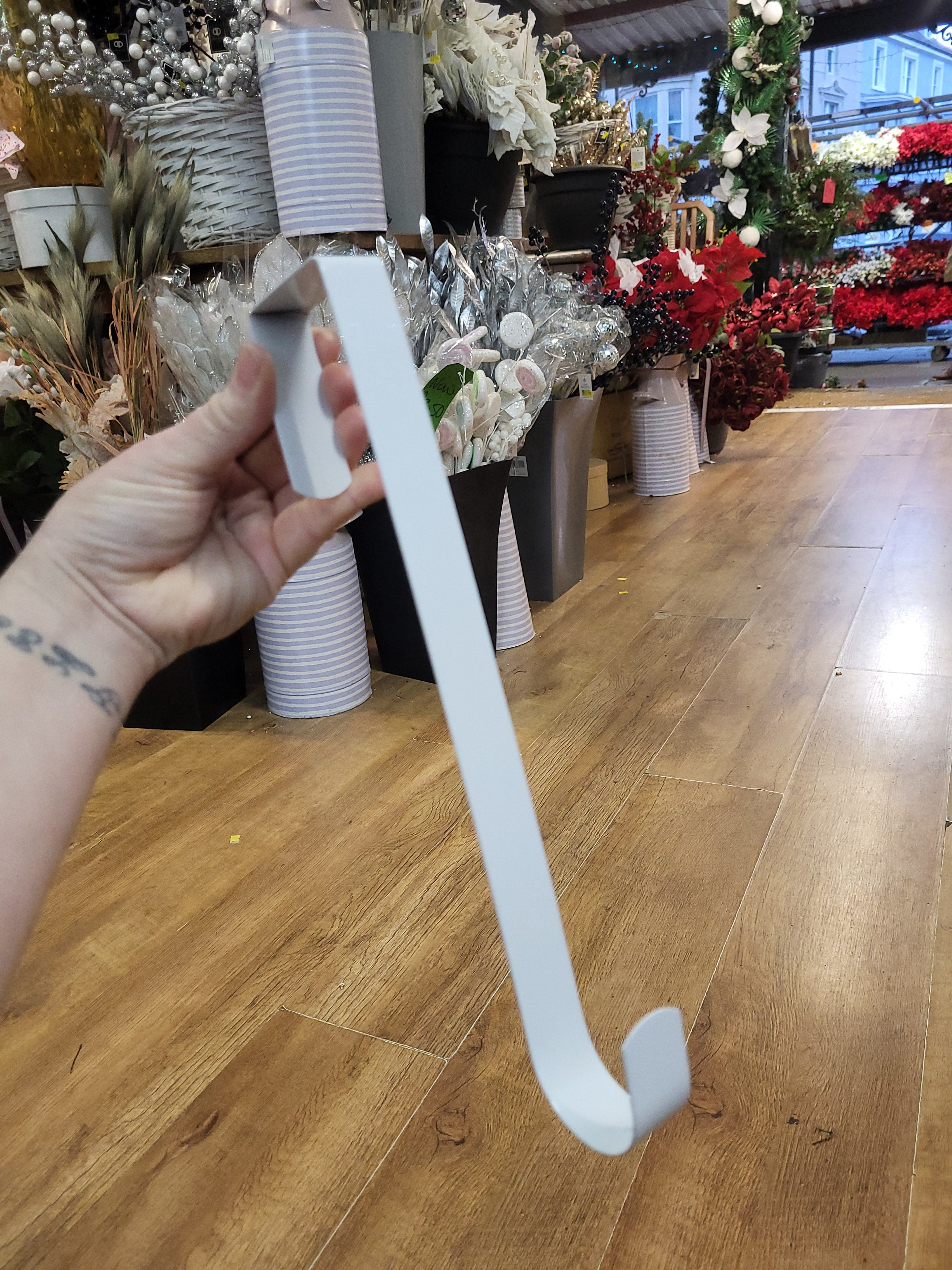 30cm white metal wreath hanger image 0