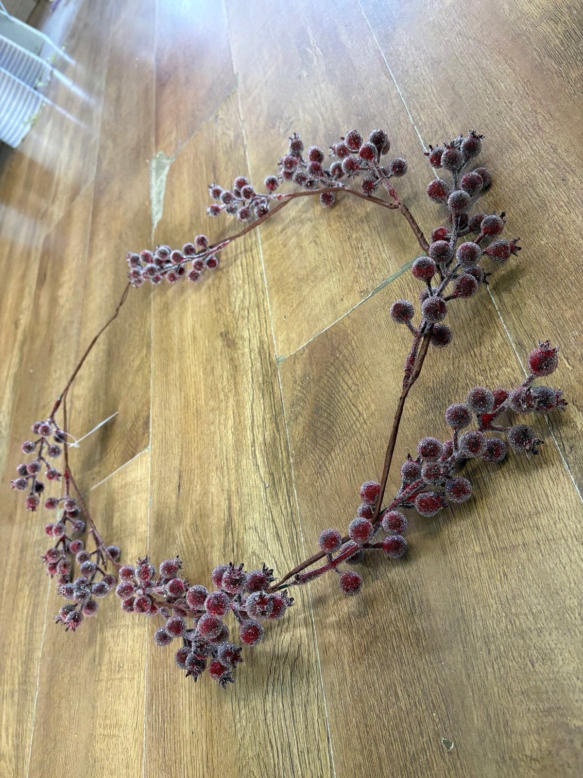 135cm frosted burgundy berry garland