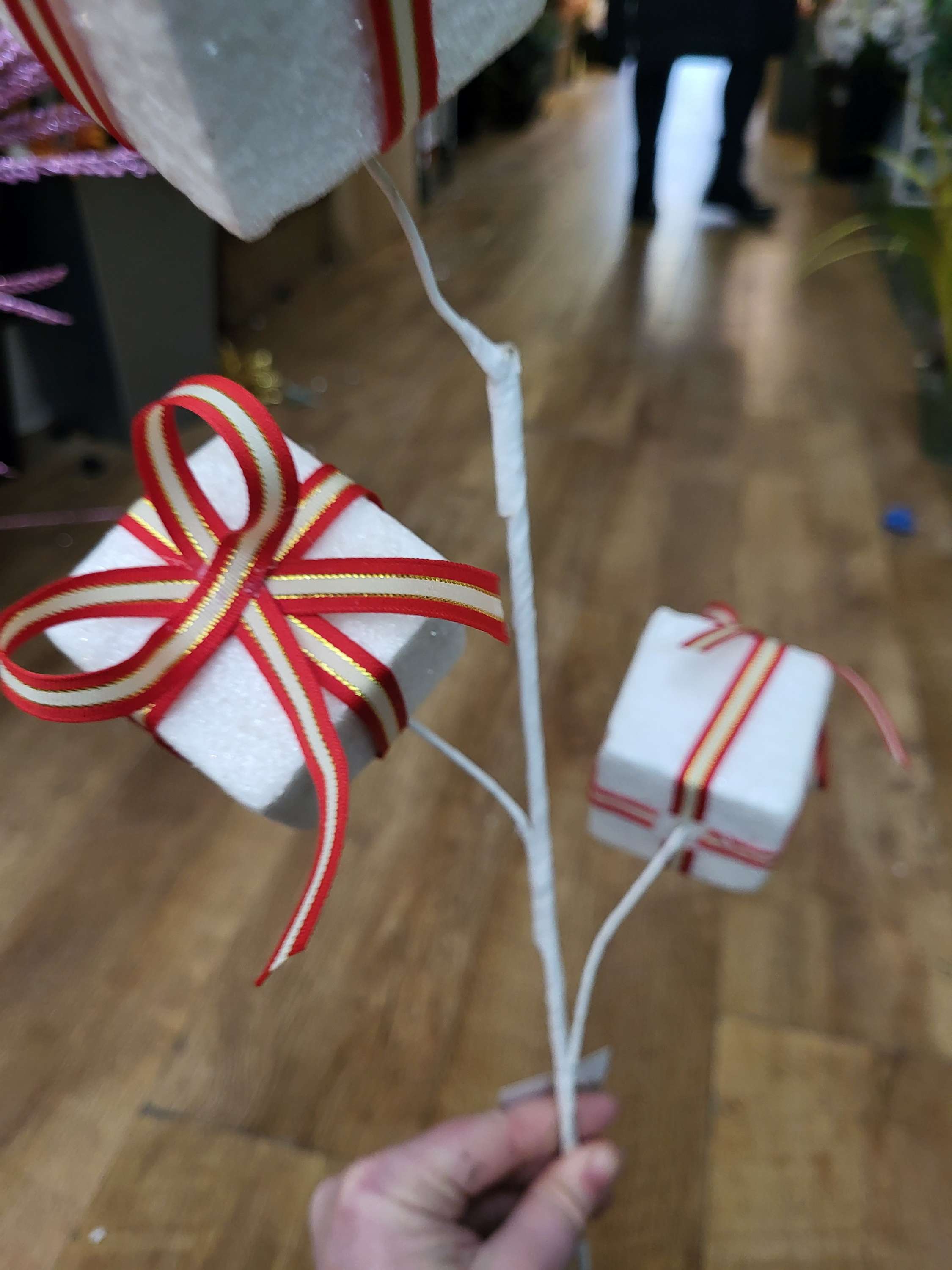 Long stem red and white triple gift stem image 2