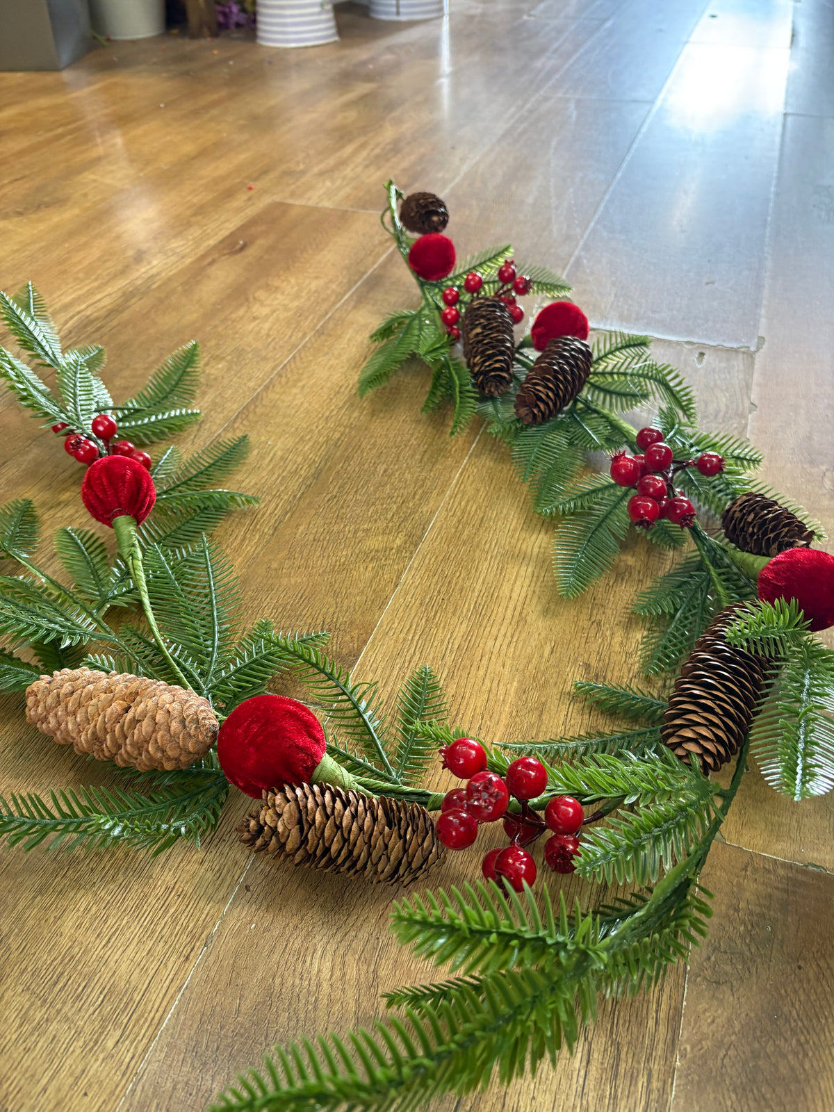 1.5m velvet bauble and berry garland