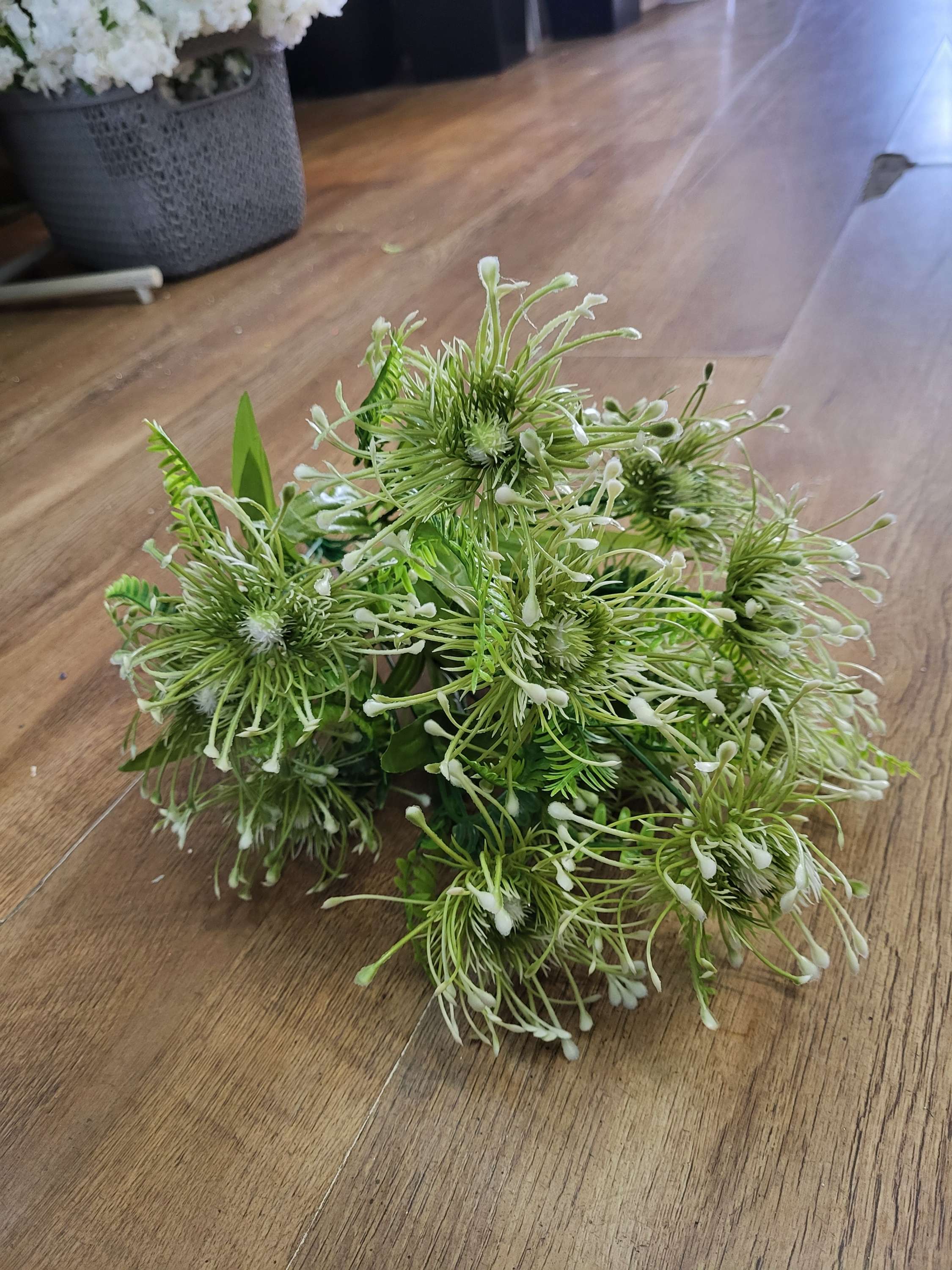 Large 12 headed green/white protea bunch image 0